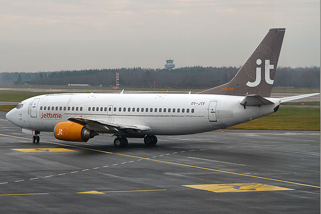 Jet_Time,_OY-JTF,_Boeing_737-382_(16268777468)