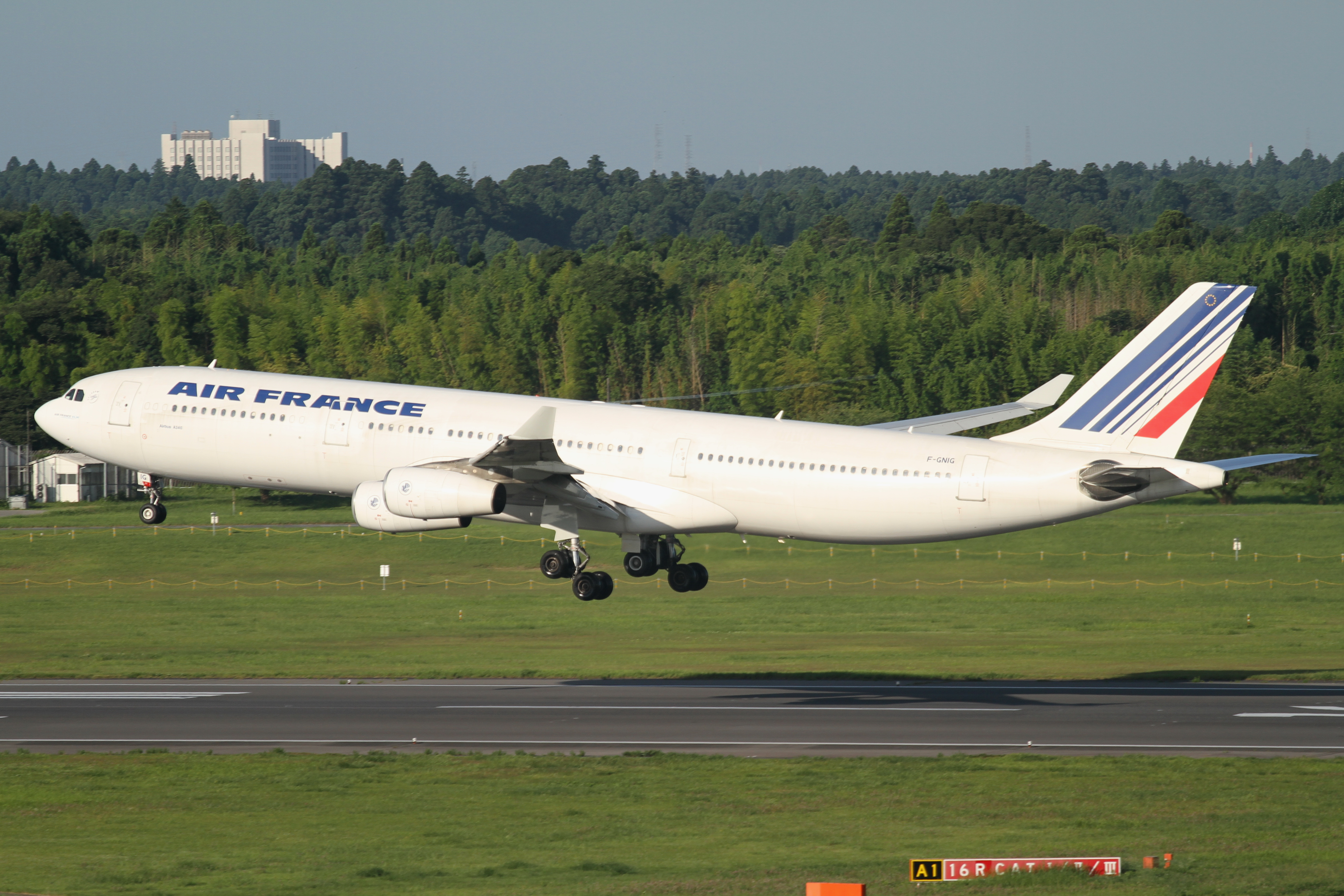 Air_France_A340-300(F-GNIG)_(4840461753)