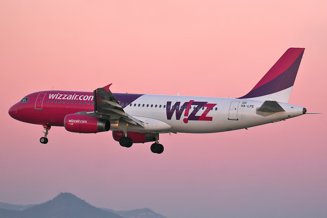 Airbus_A320-233_Wizz_Air_HA-LPE_(8399569664)
