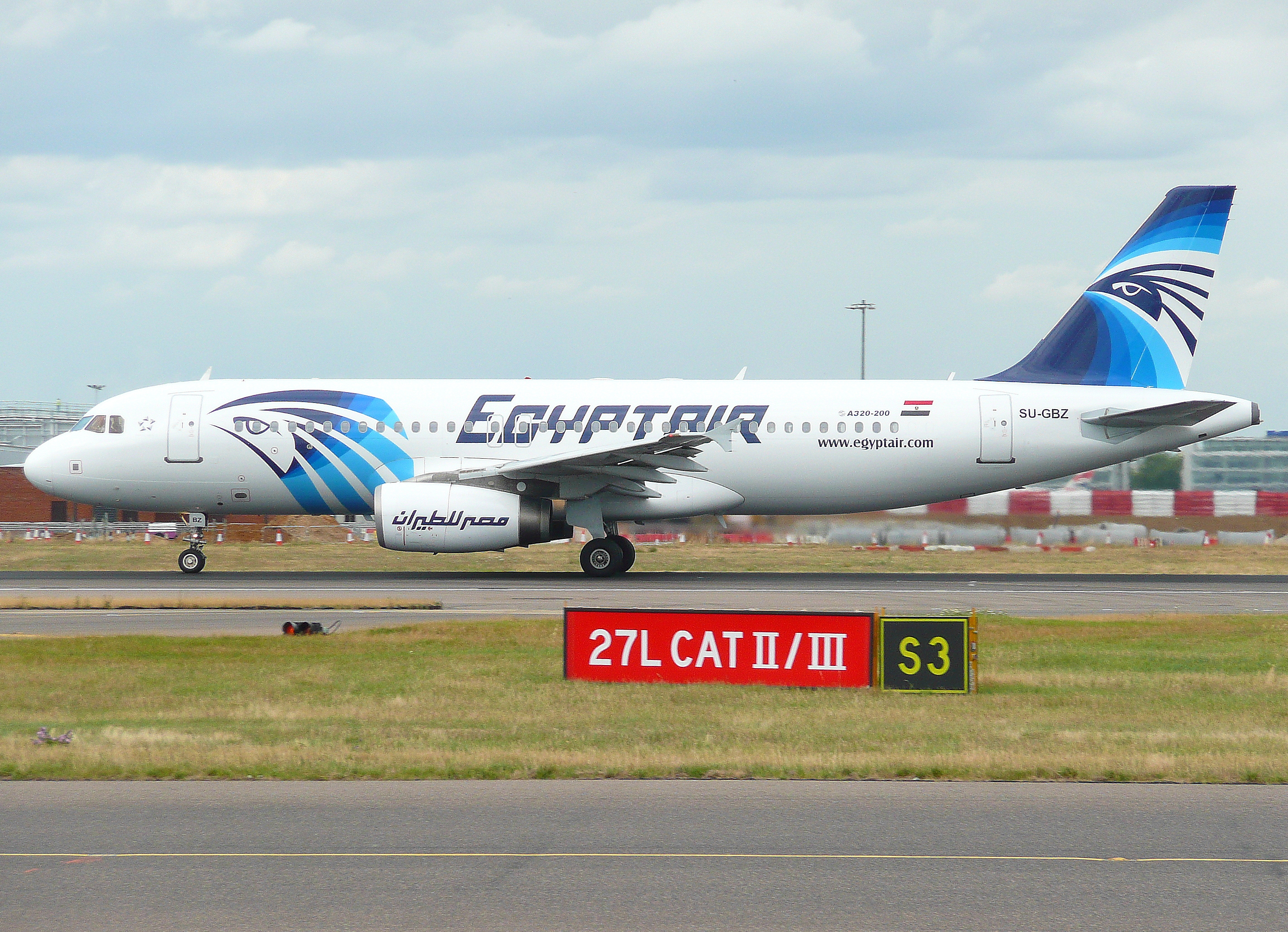 Airbus_A320_(EgyptAir)_(3719293653)