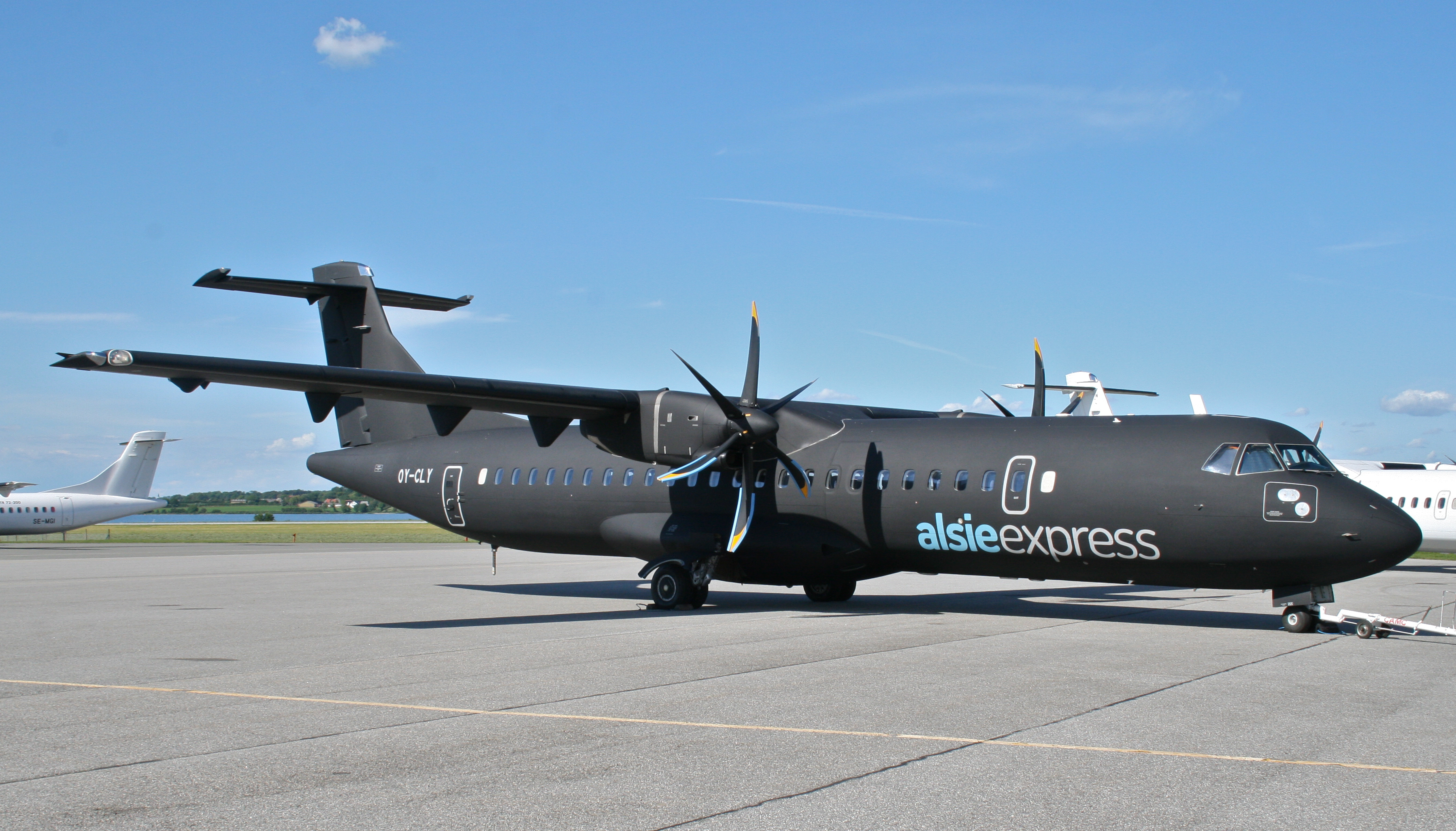 Alsie_Express_mørke_flybemaling_(cropped)