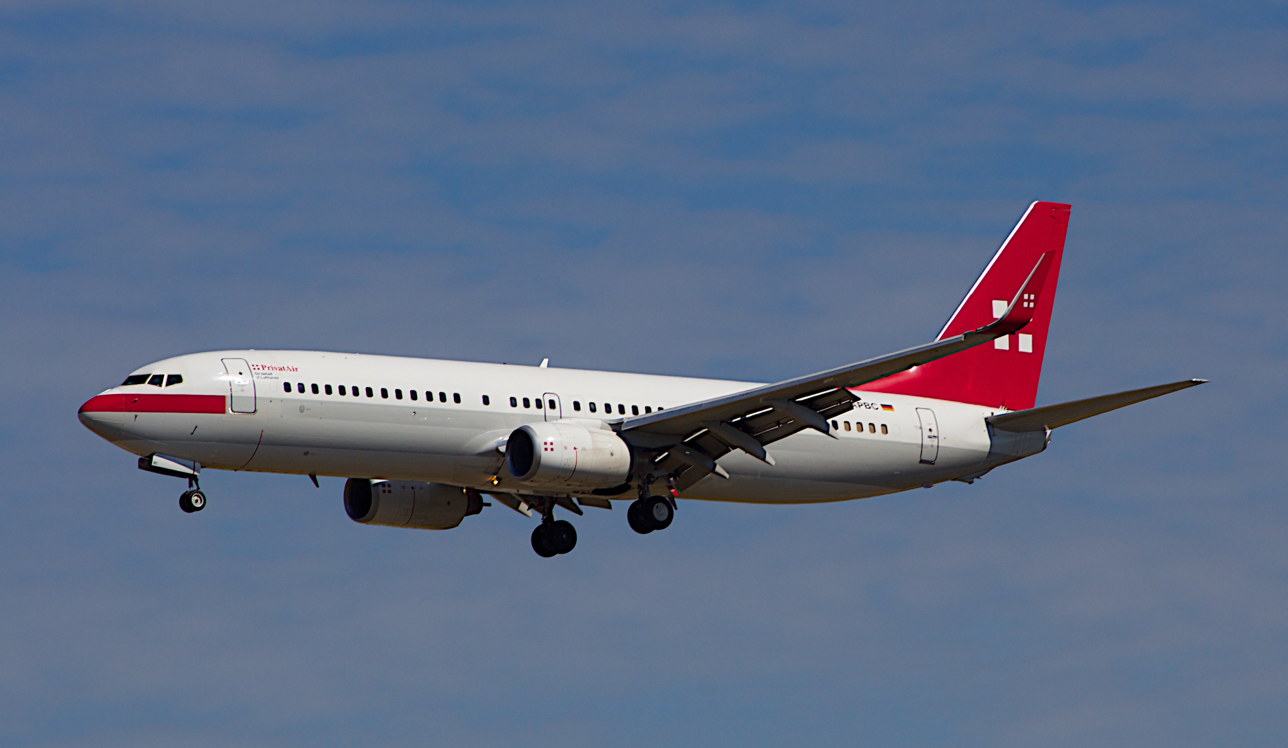 Boeing_737-800_(9527930171)_(3)