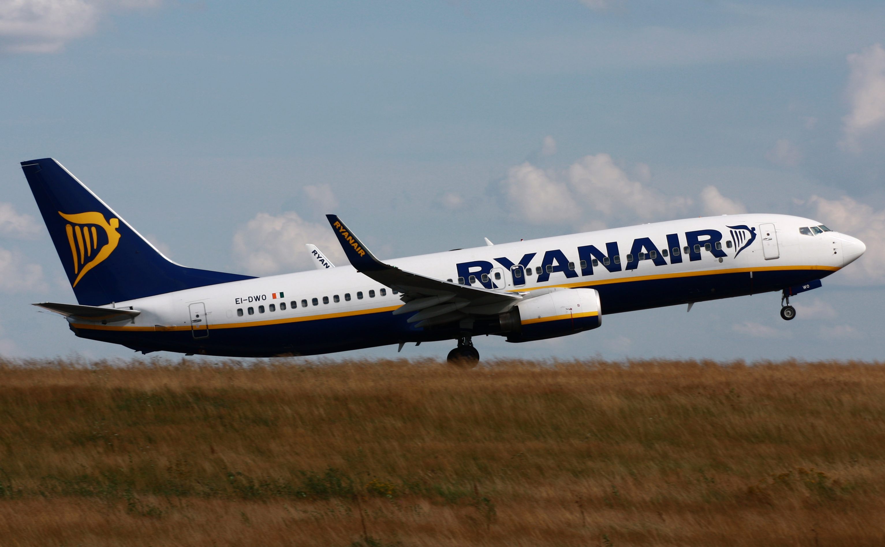 Boeing_737-800_Ryanair_EI-DWO_EDFH