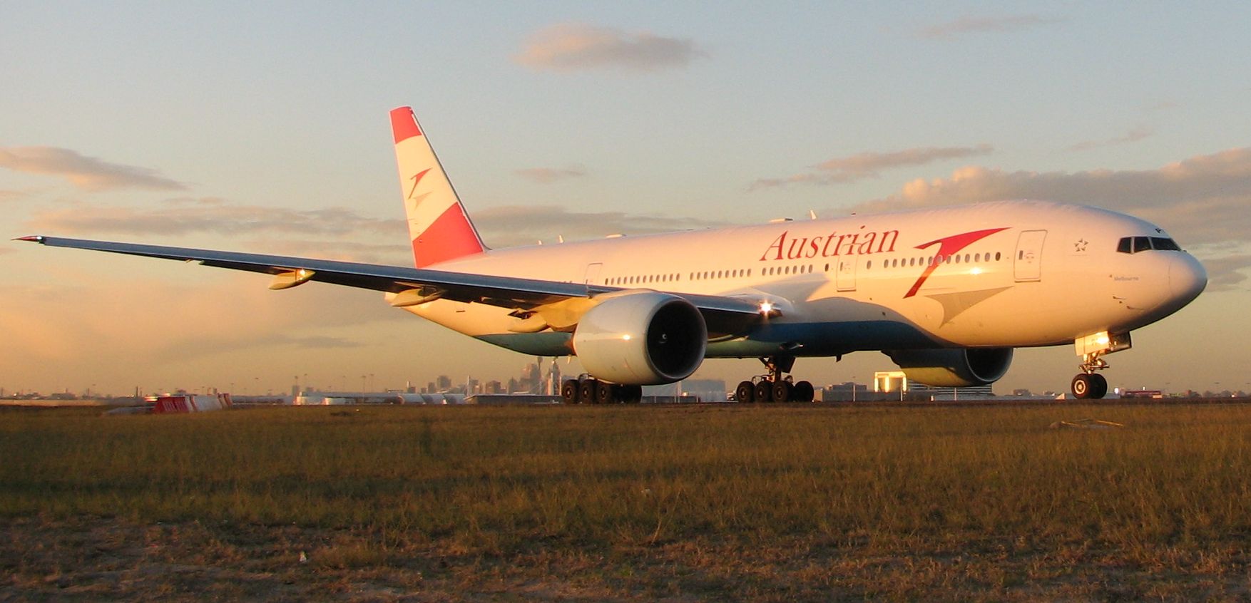 Boeing_777-200ER_Austrian_SYD