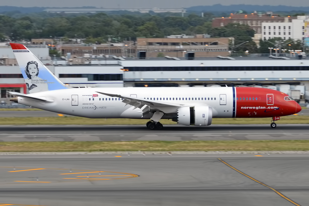 Norwegian_Long_Haul,_EI-LNA,_Boeing_787-8_Dreamliner_(19994230519)