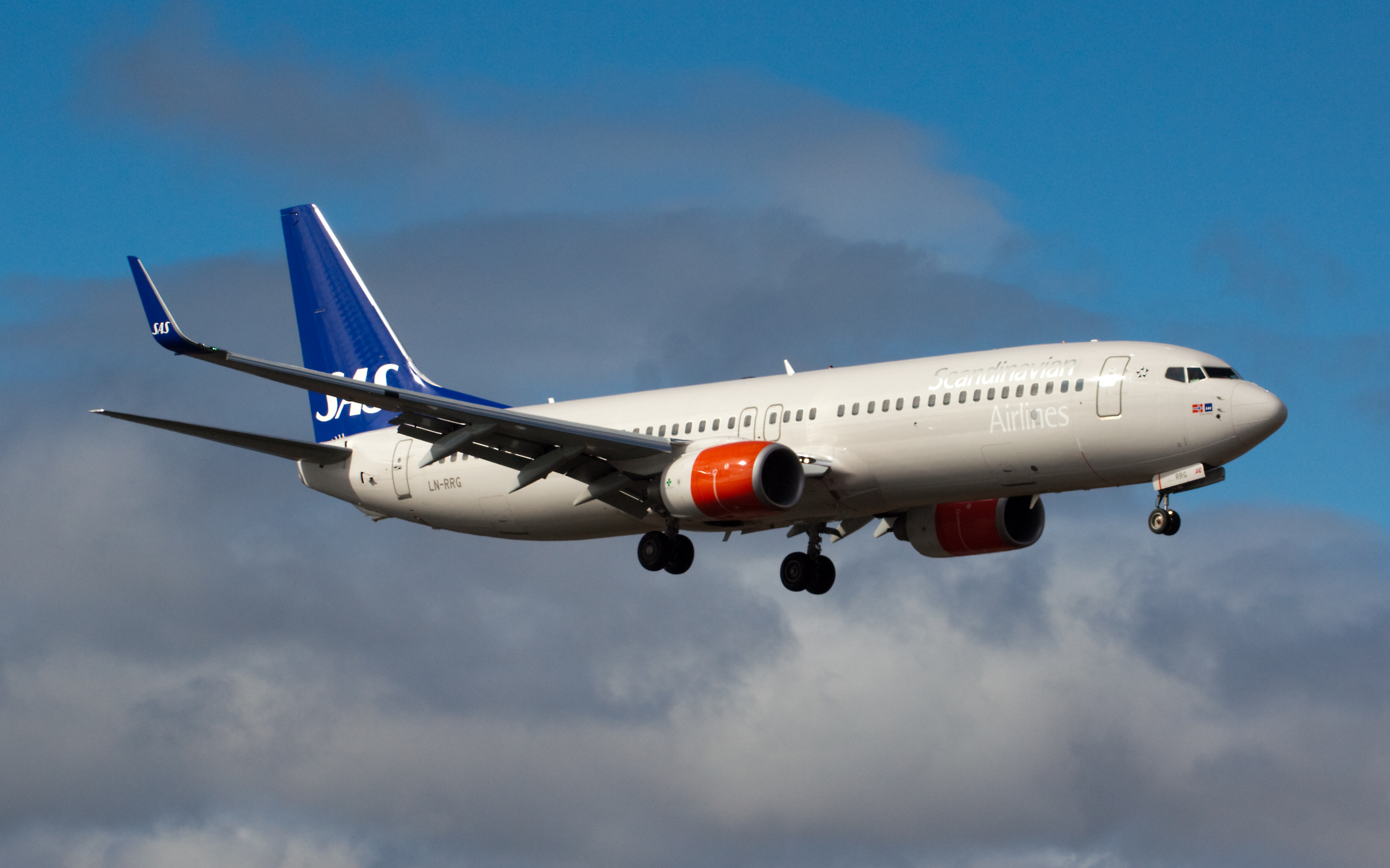 SAS_B737-800_LN-RRG