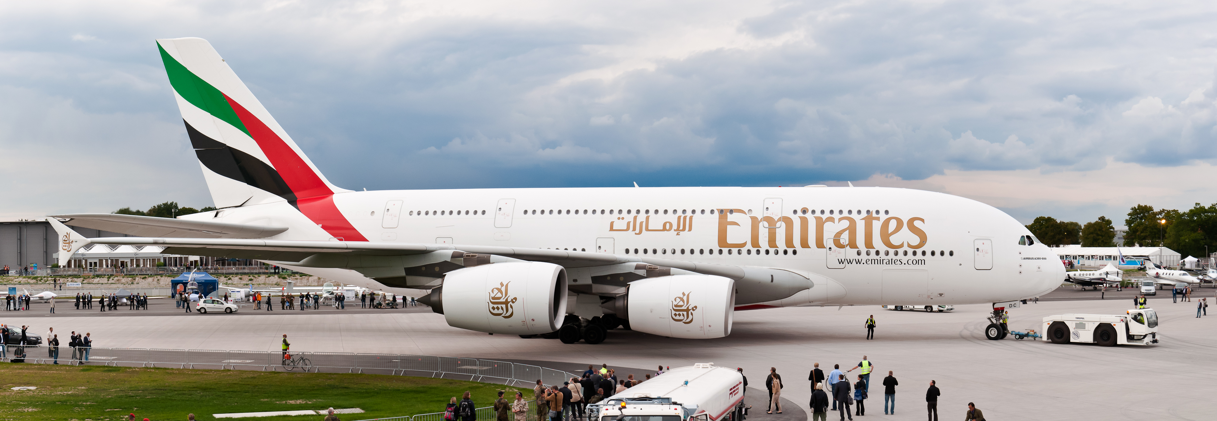 A6-EDC_Emirates_Airbus_A380-861_ILA_2012_panorama