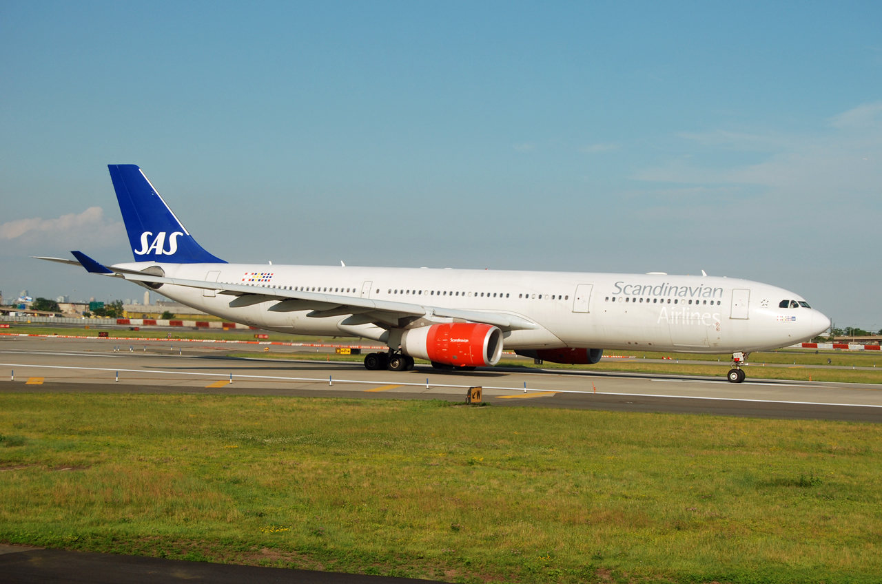Airbus_A330_(SAS)_(3627261781)
