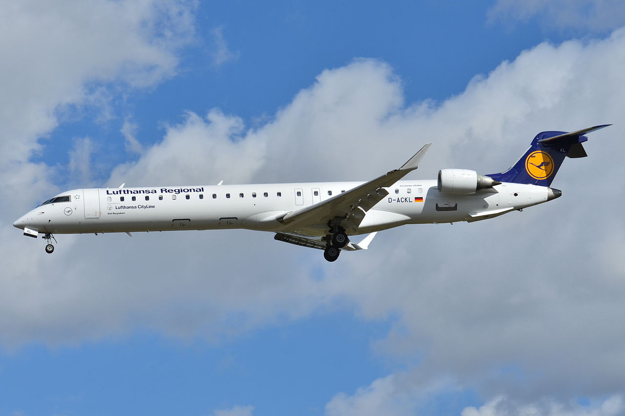 Canadair-Bombardier_CRJ-900_Lufthansa_Cityline_(LCL)_D-ACKL_-_MSN_15095_-_Named_Bad_Bergzabern_(10223049475)