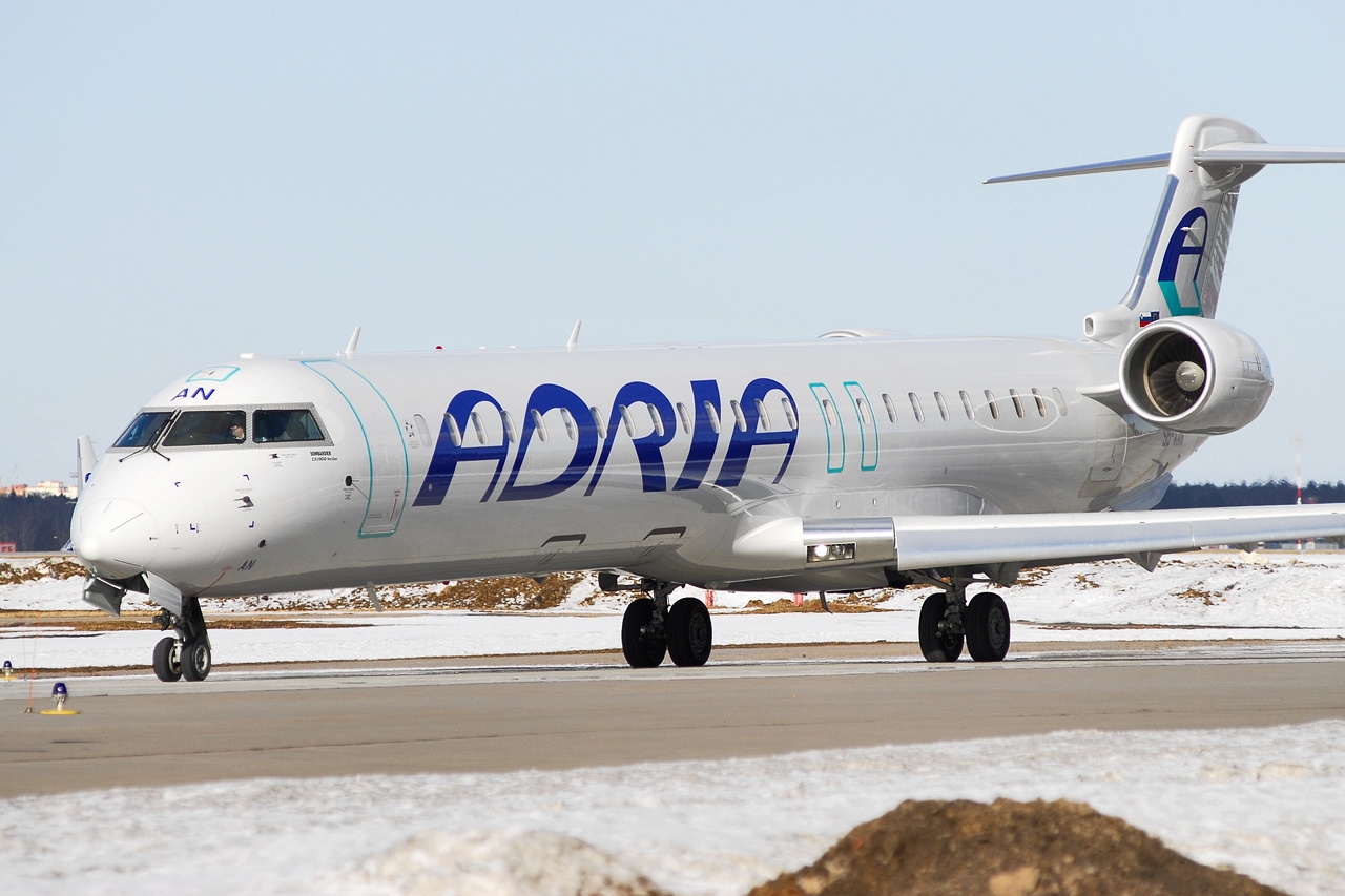 Canadair_CL-600-2D24_Regional_Jet_CRJ-900_NextGen,_Adria_Airways_AN1513597