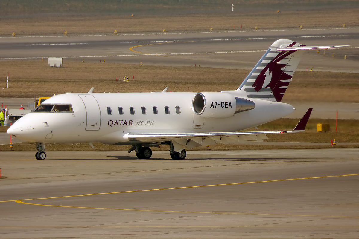 Qatar_Executive,_A7-CEA,_Canadair_CL605_Challenger_(16270820609)