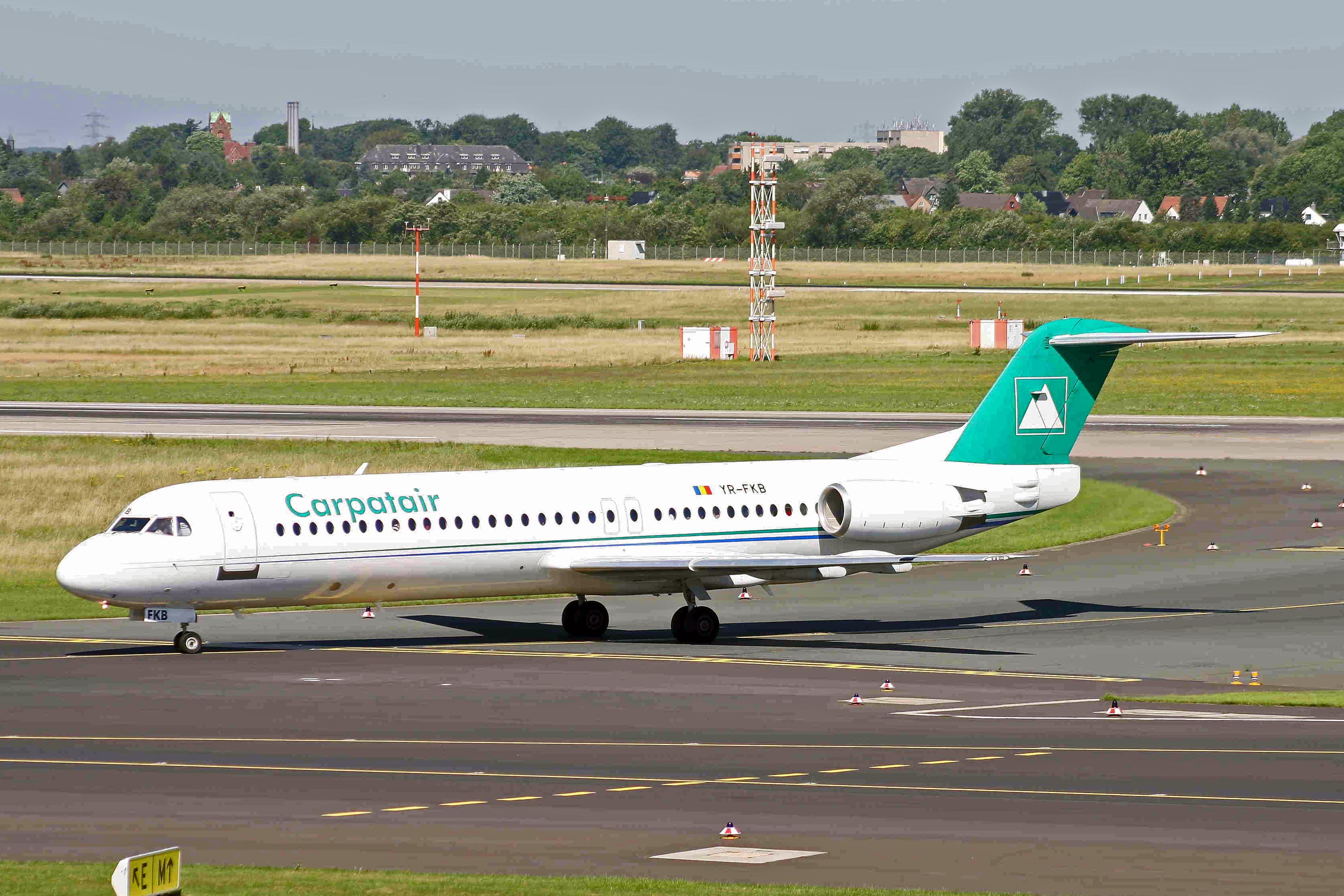 YR-FKB_F100_Carpatair_DUS_27JUN11_(5883785419)