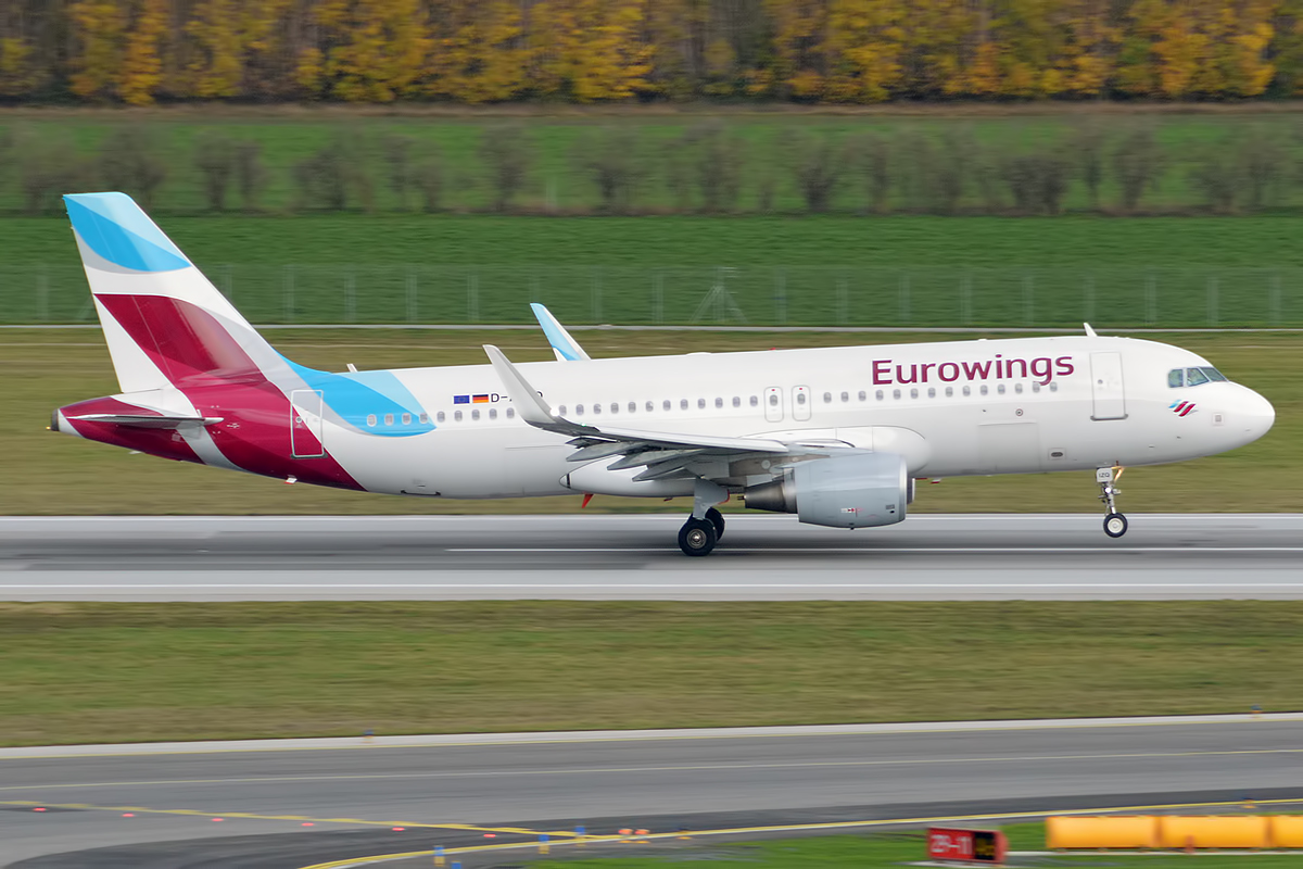 Eurowings,_D-AIZQ,_Airbus_A320-214_(23021360326)
