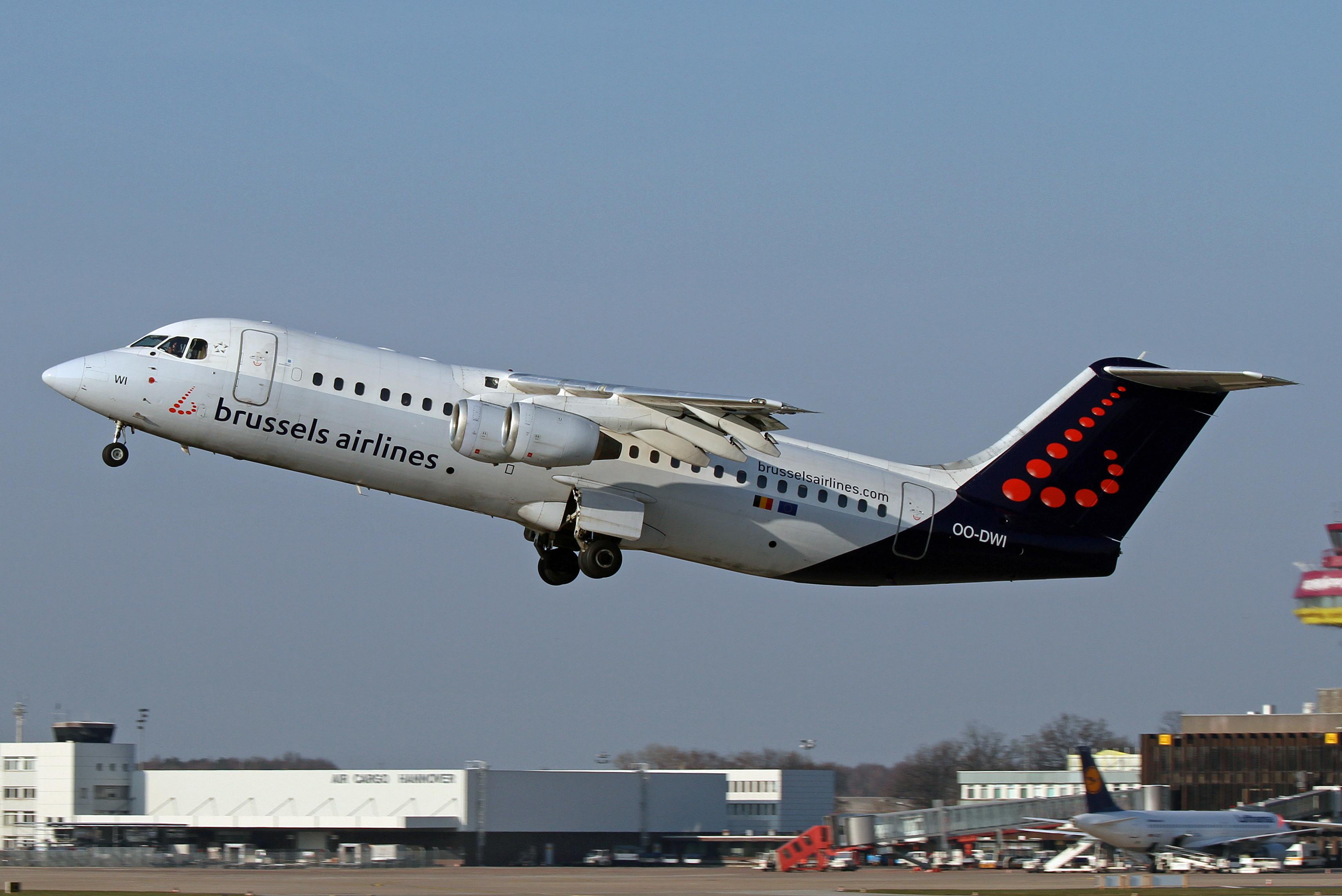 Avro_RJ100_Brussels_Airlines_OO-DWI