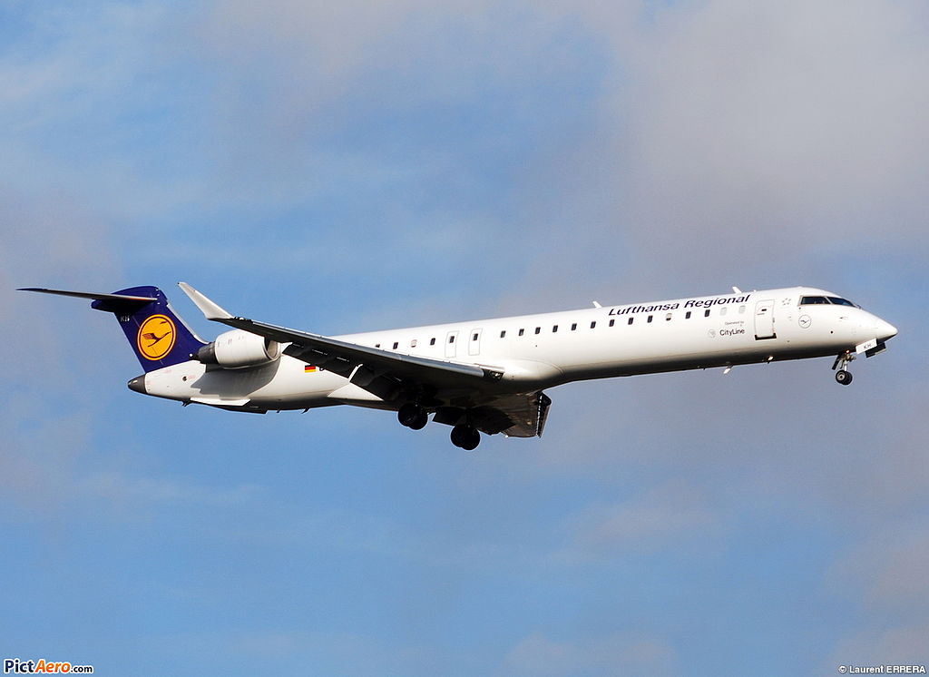 Bombardier_CRJ-900_Lufthansa_CityLine_(LCL)_D-ACKH_-_MSN_15085_-_Named_Radebeul_(3238728746)