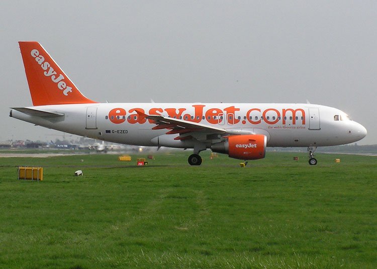 Easyjet.a319.arp.750pix