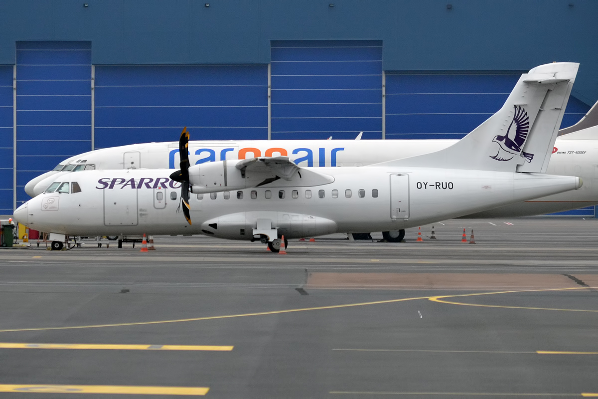 Sparrow_Aviation_ATR_42-500_(OY-RUO)_at_Tallinn_Airport.jpg
