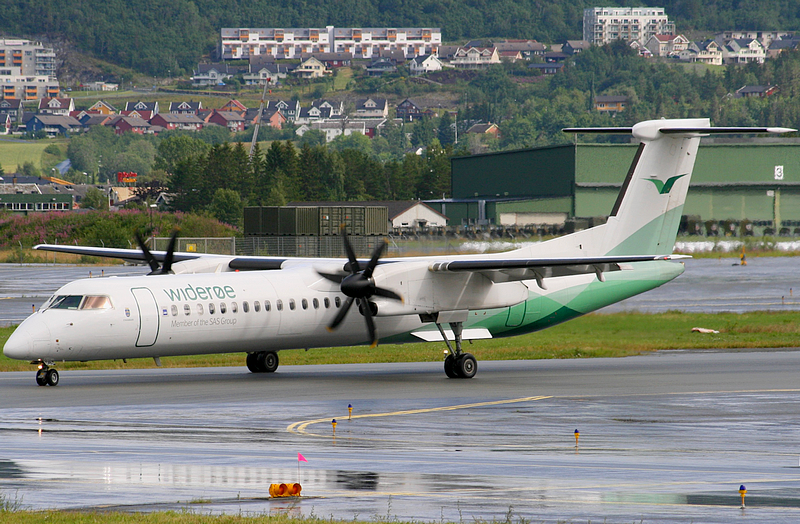 Widerøe_Q400_1