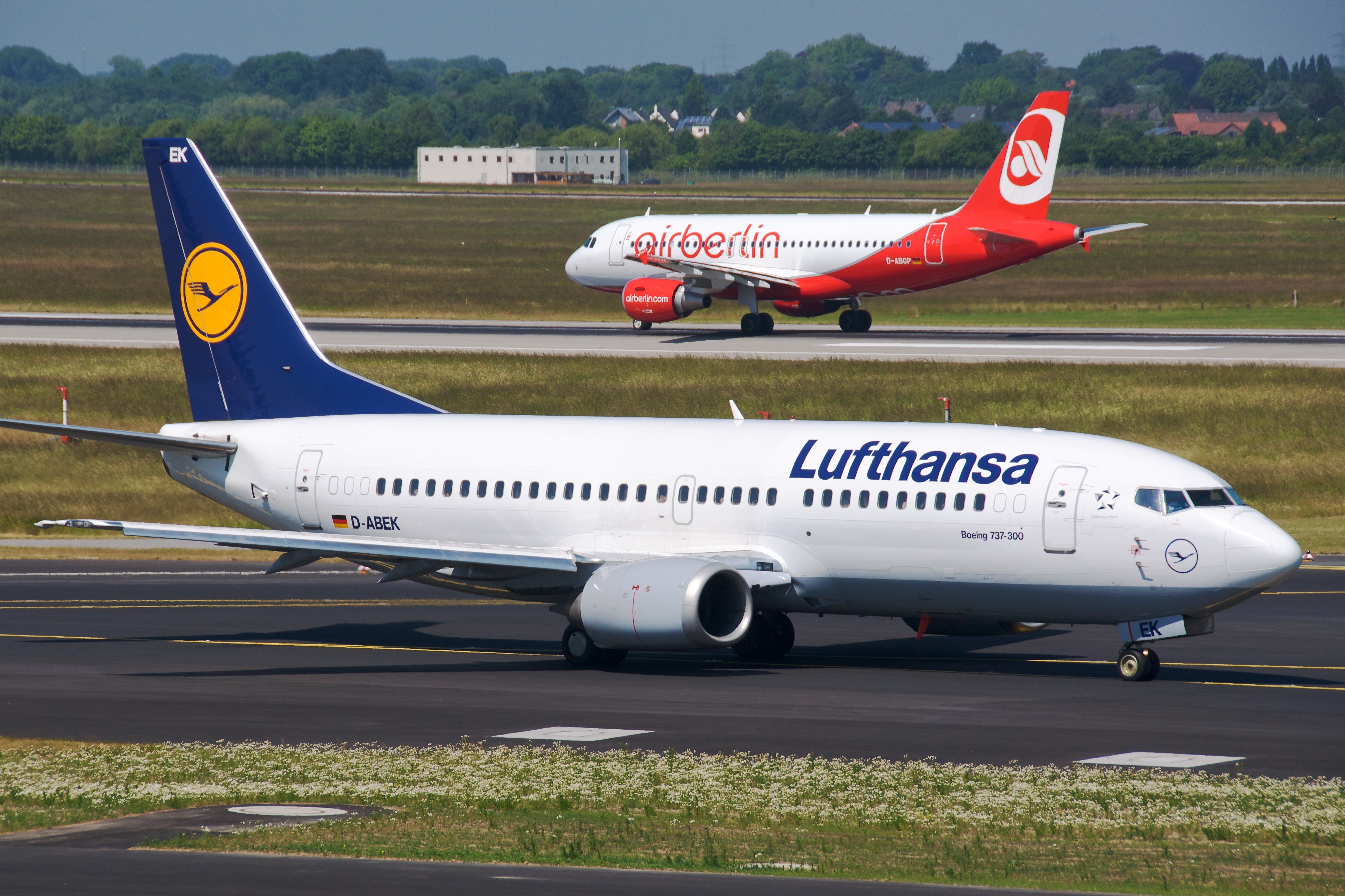 Lufthansa B737-300 D-ABEK