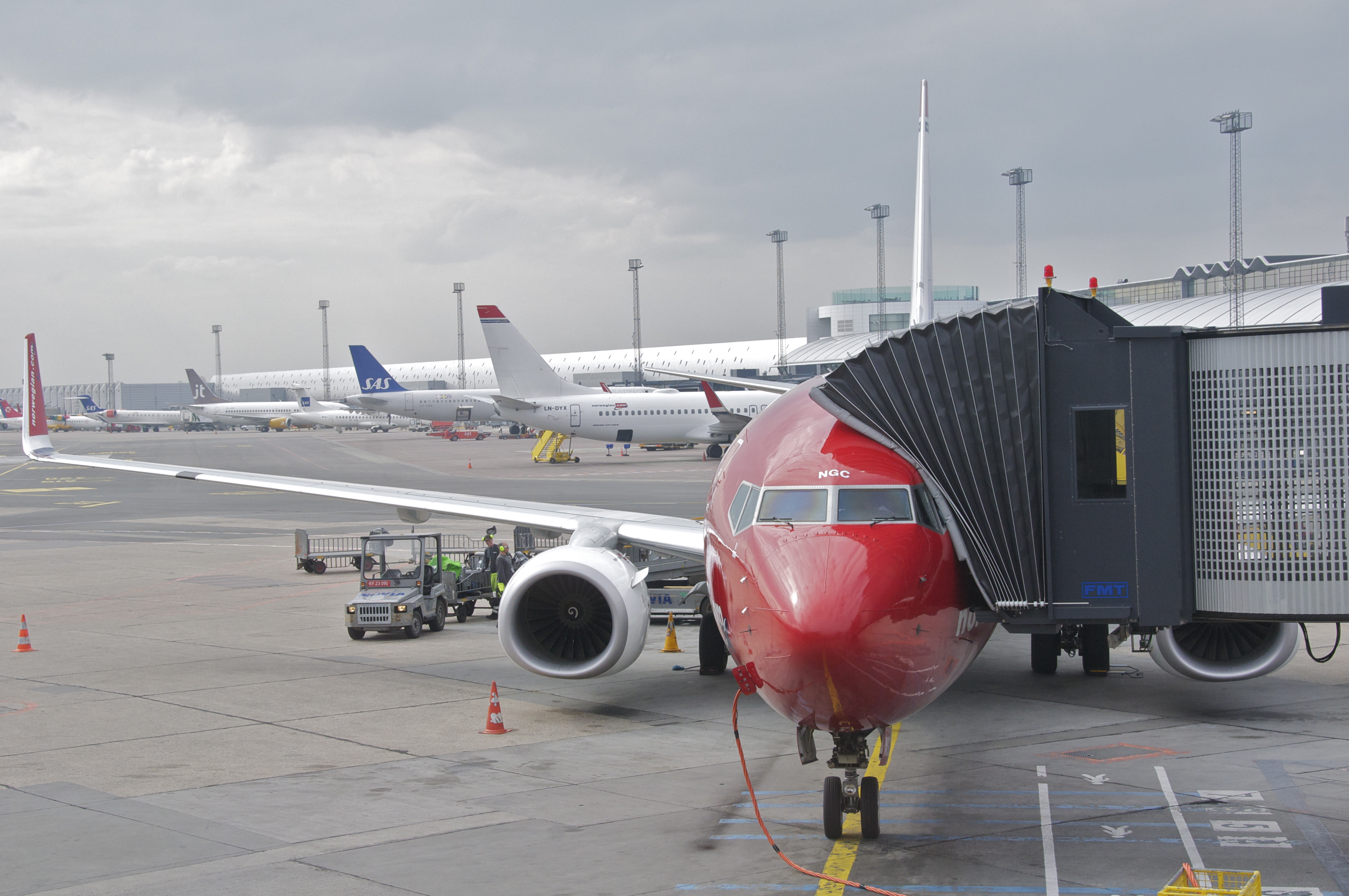 Norwegian_Air_Shuttle_Boeing_737-800;_LN-NGC@CPH;10.05.2013_706df_(8759496994)
