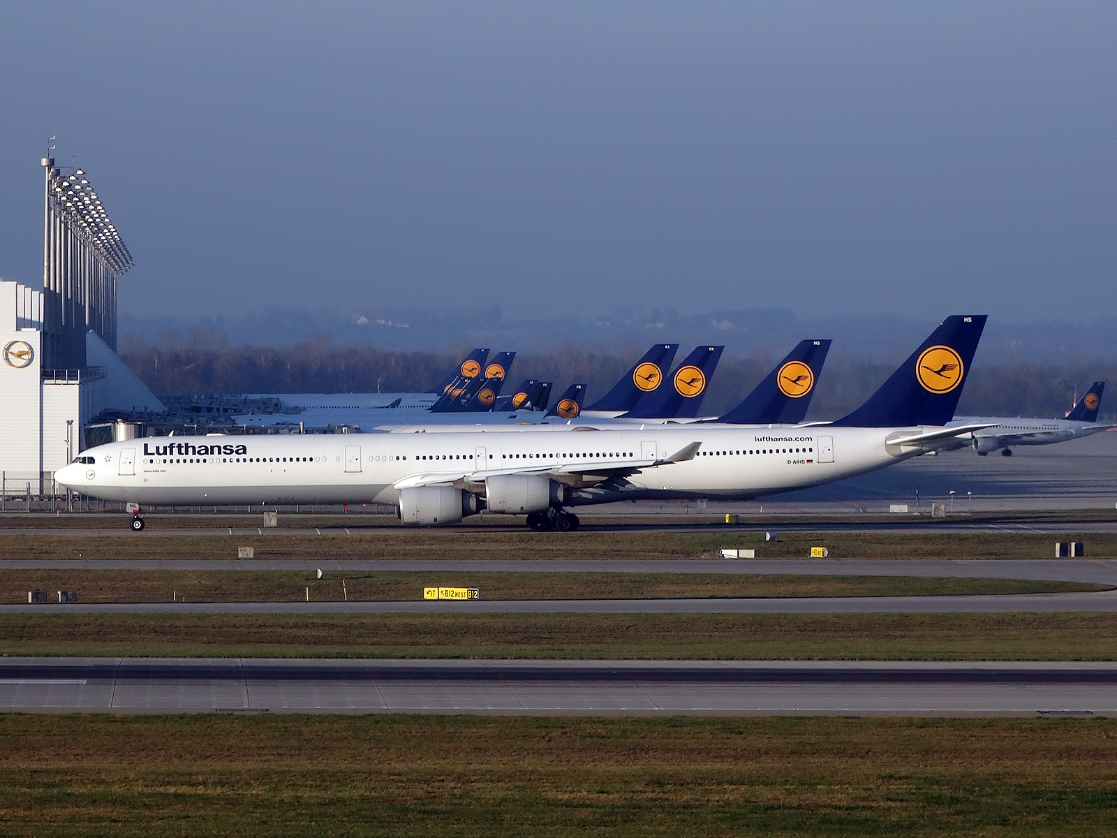Airbus_A340-642_Lufthansa_D-AIHS