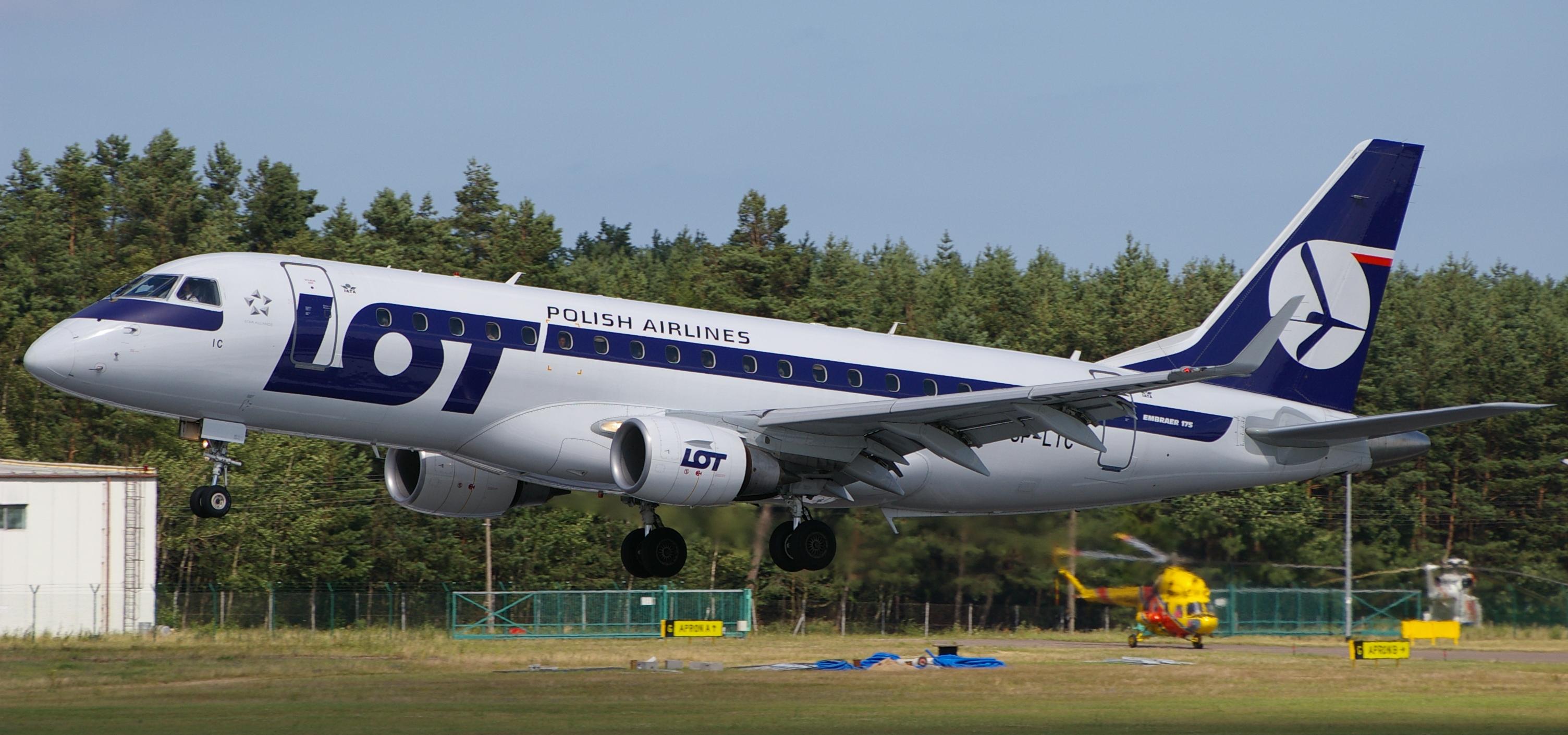Embraer_ERJ-175_PLL_LOT