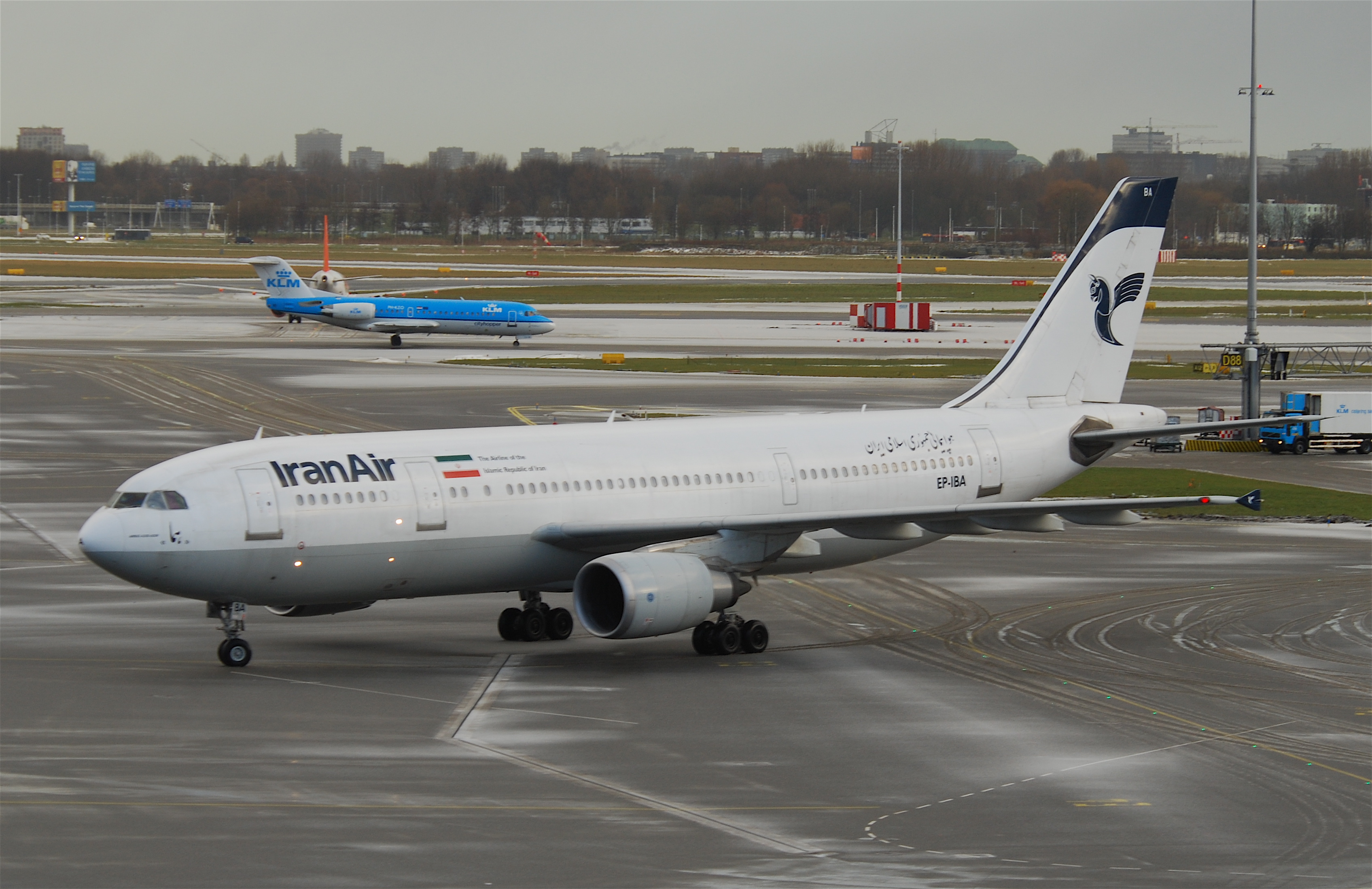 iran_air_airbus_a300-605r_ep-ibaams09-12-2010_590bf_5256765079