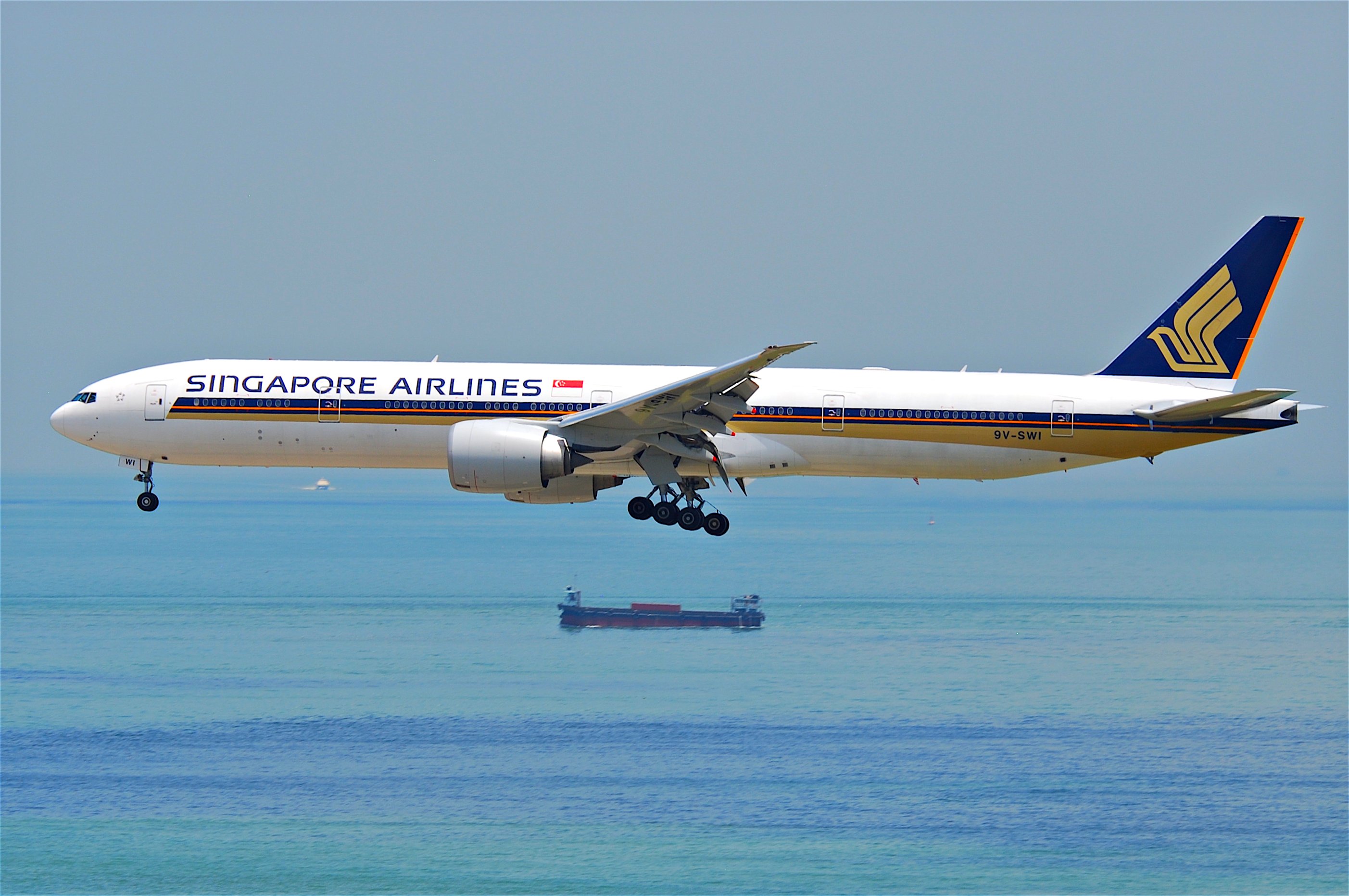 singapore_airlines_boeing_777-300er_9v-swihkg31-07-2011_614hb_6053155960