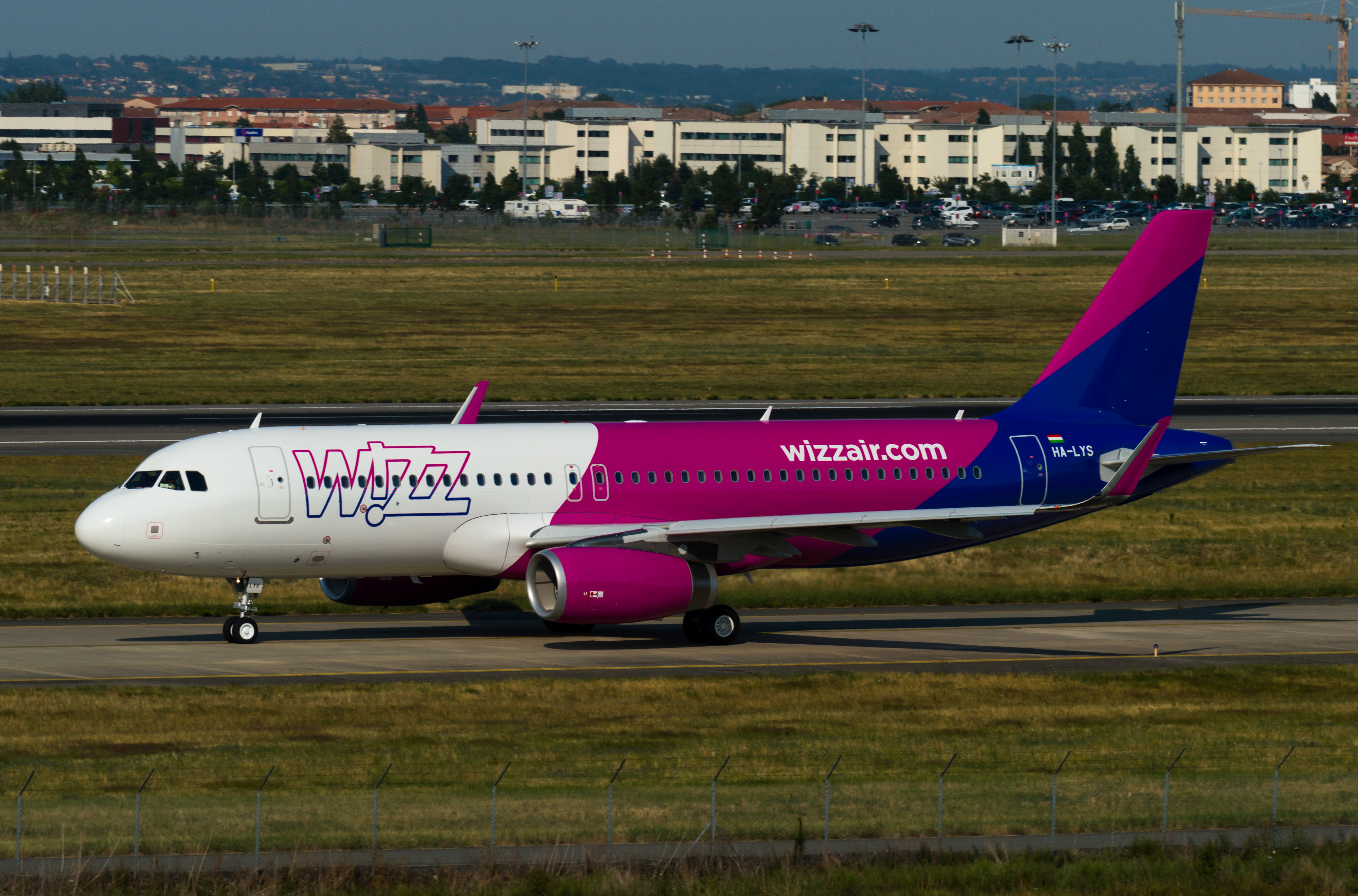 WZZ_A320_HA-LYS_30jun15_LFBO-2
