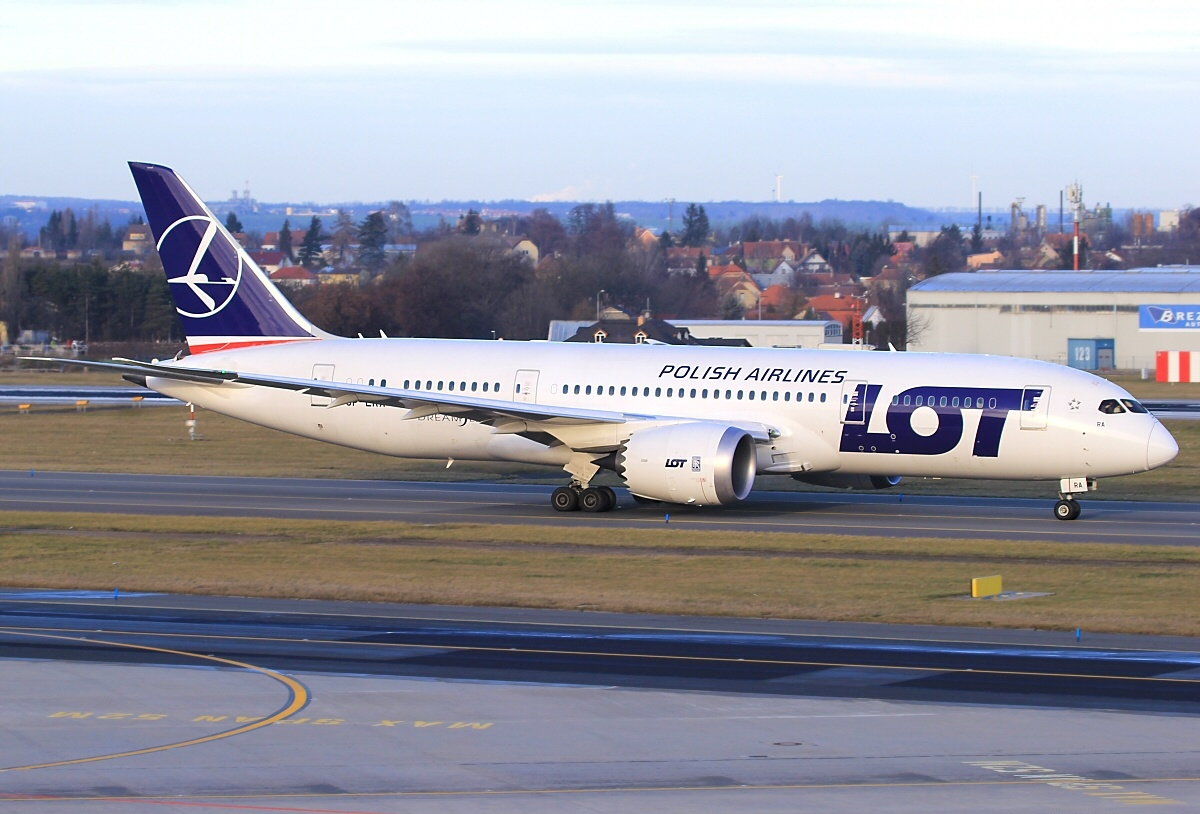 lot_boeing_787-8_sp-lra_lebeda