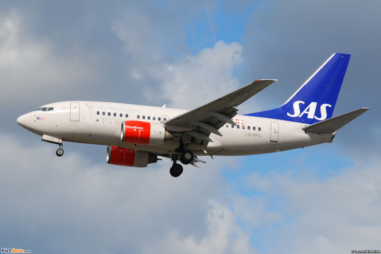 boeing_737-600_scandinavian_airlines_sas_ln-rpg_-_msn_28310_255_-_named_geirmund_viking_5470368055