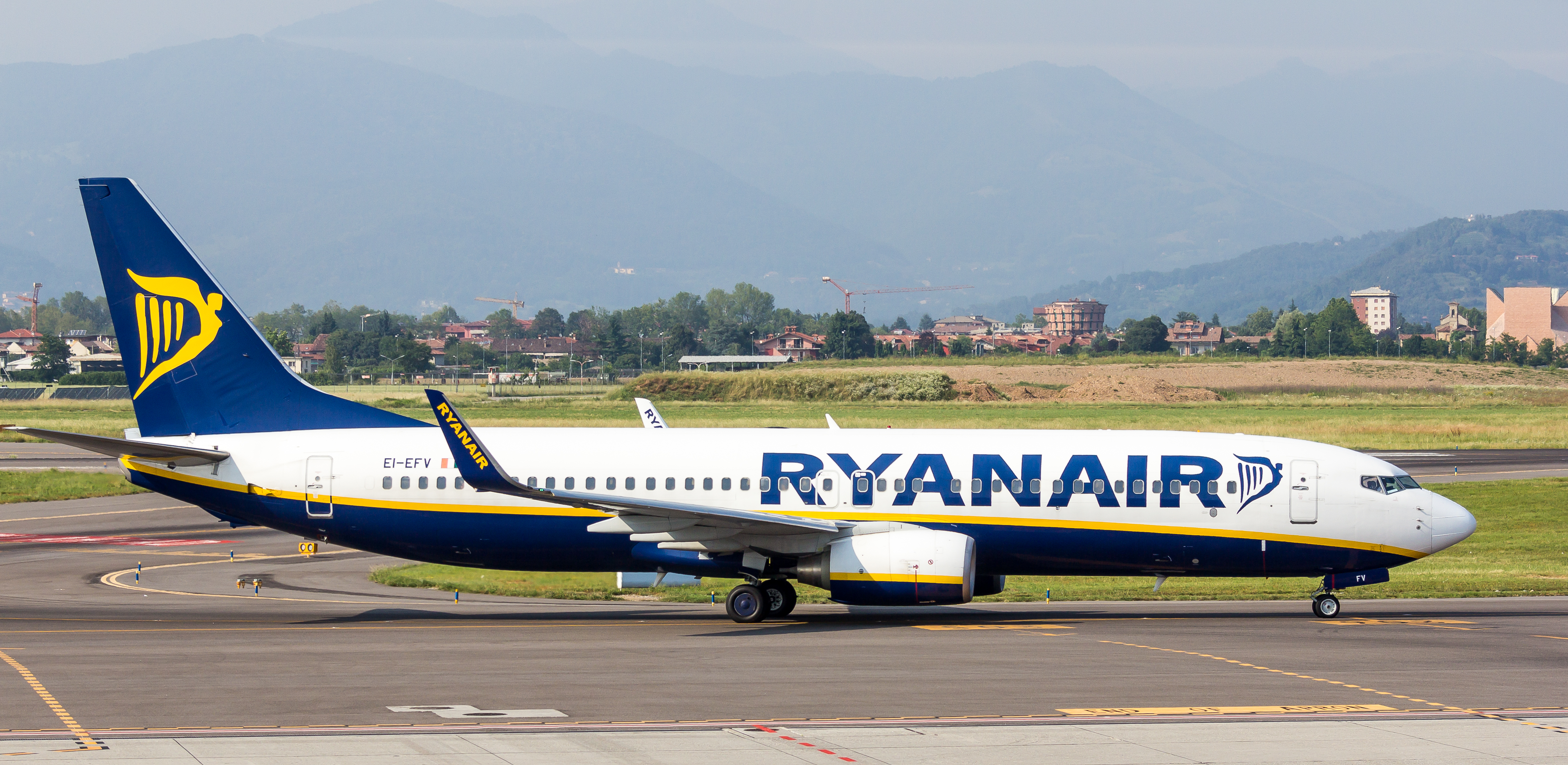 Ryanair - Boeing 737-800 - EI-EFV - Orio al Serio International