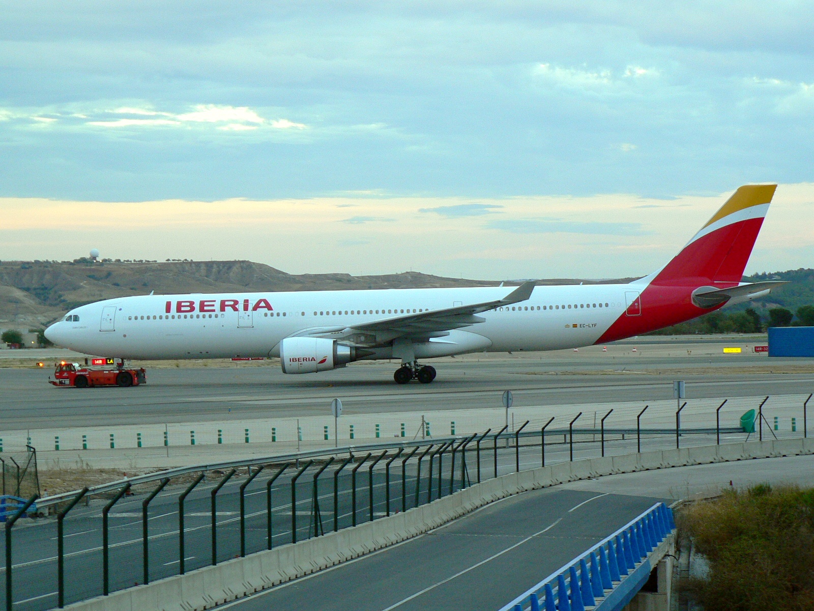 airbus_a330_ec-lyf_de_iberia