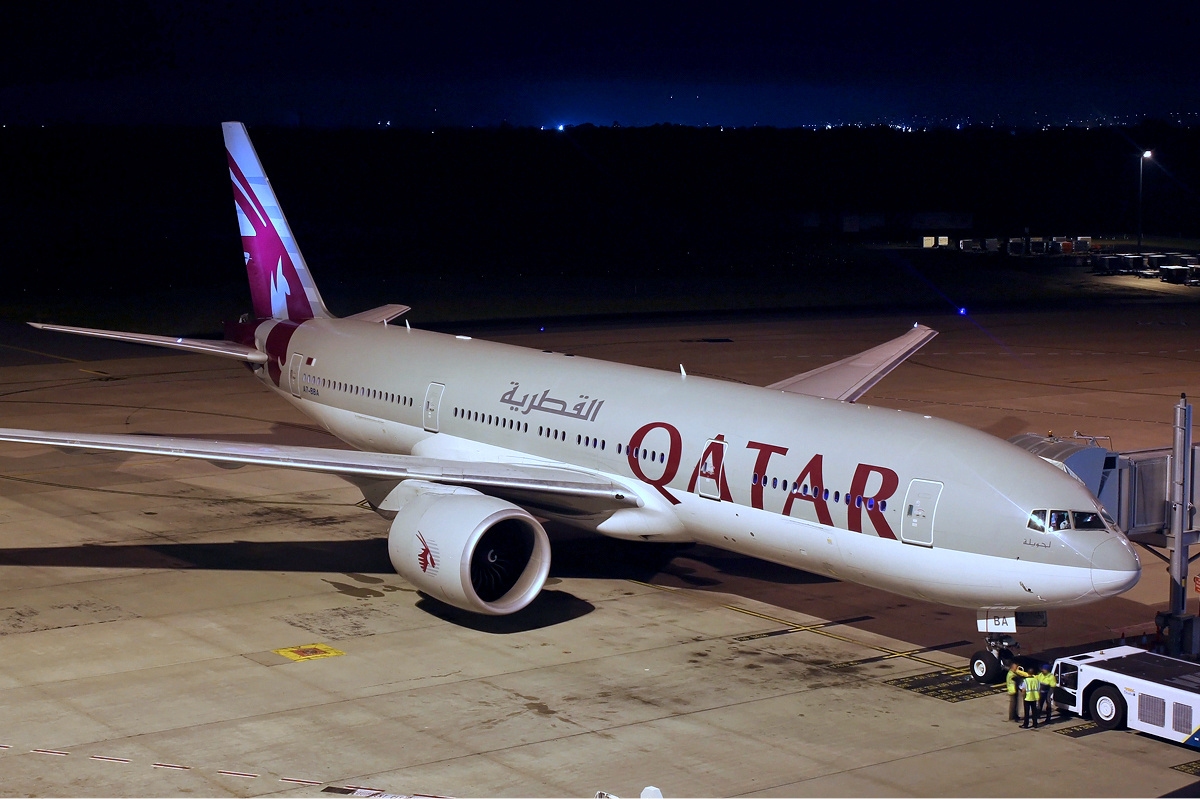qatar_airways_boeing_777-200lr_koch-2