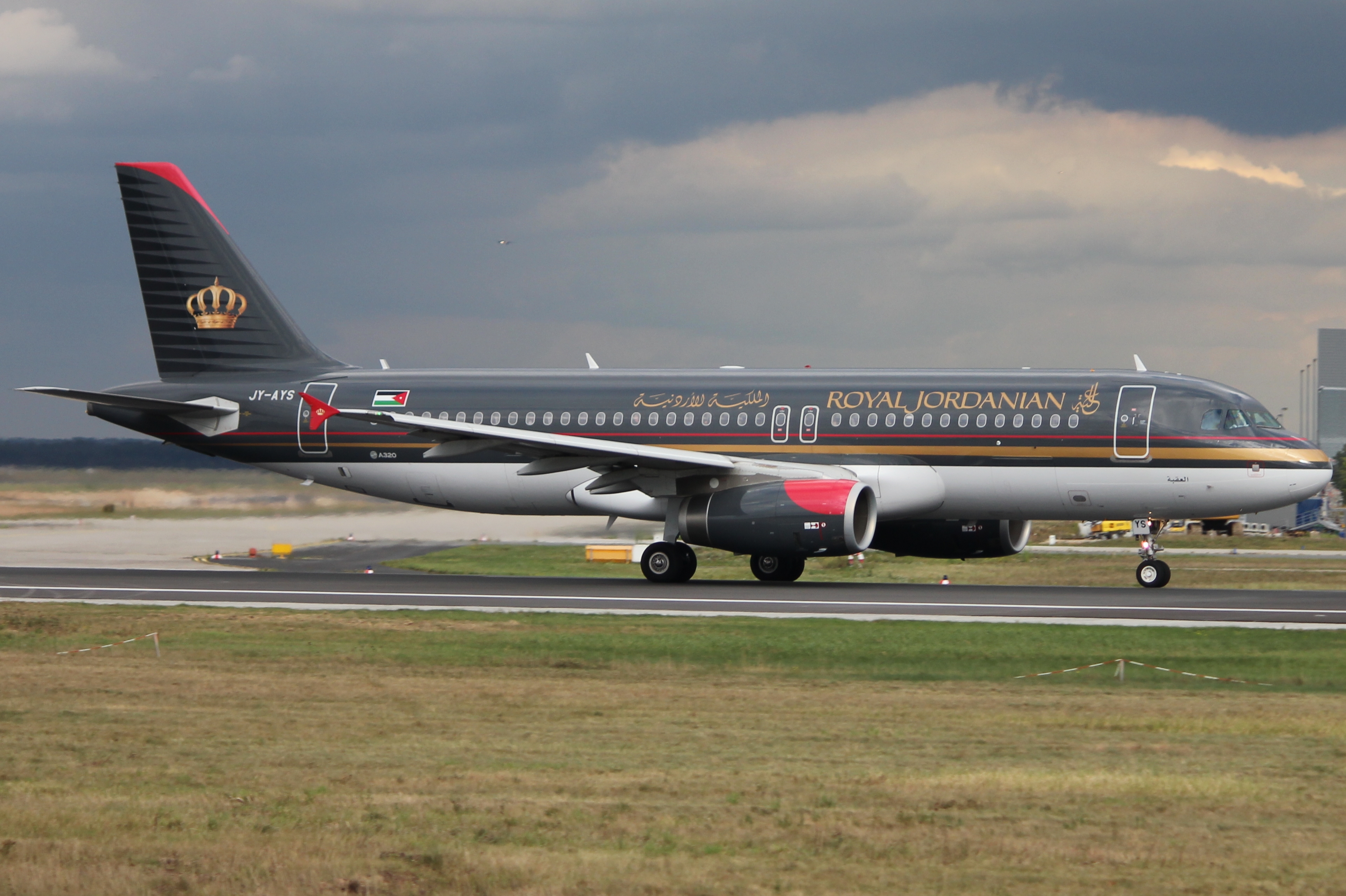 Royal_Jordanian_A320_JY-AYS