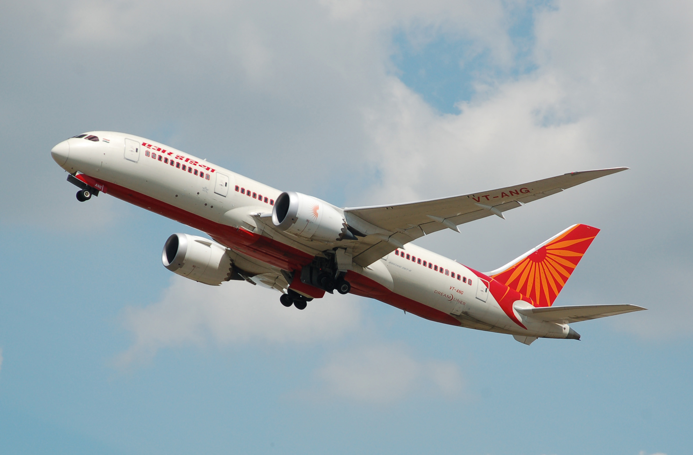 Air_India_Boeing_787-8_Dreamliner_(VT-ANG)_departs_London_Heathrow_Airport_2ndJuly2014_arp