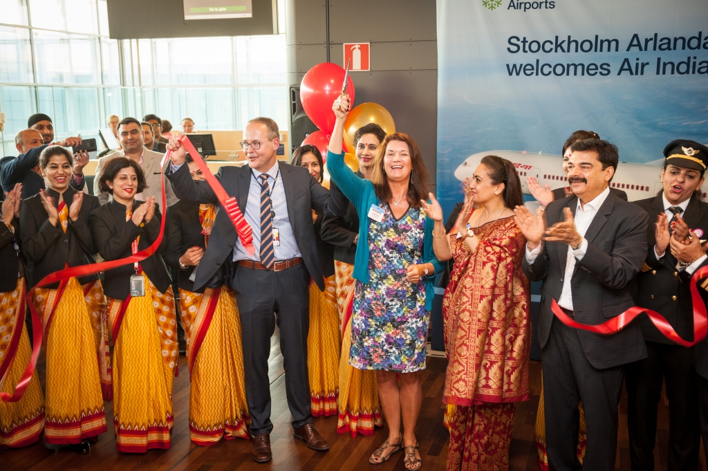 Ribbon cutting Air India_Arlanda