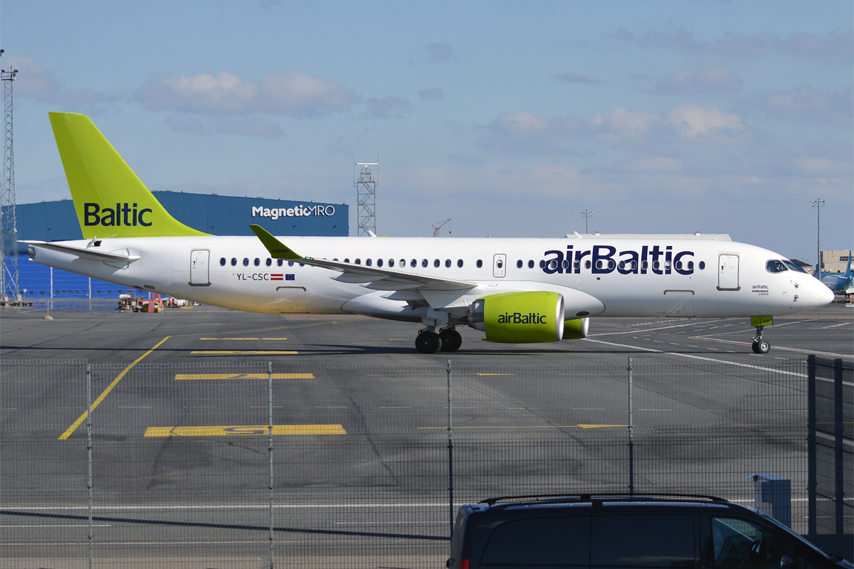 Air_Baltic,_YL-CSC,_Bombardier_CS300_(33697353270)