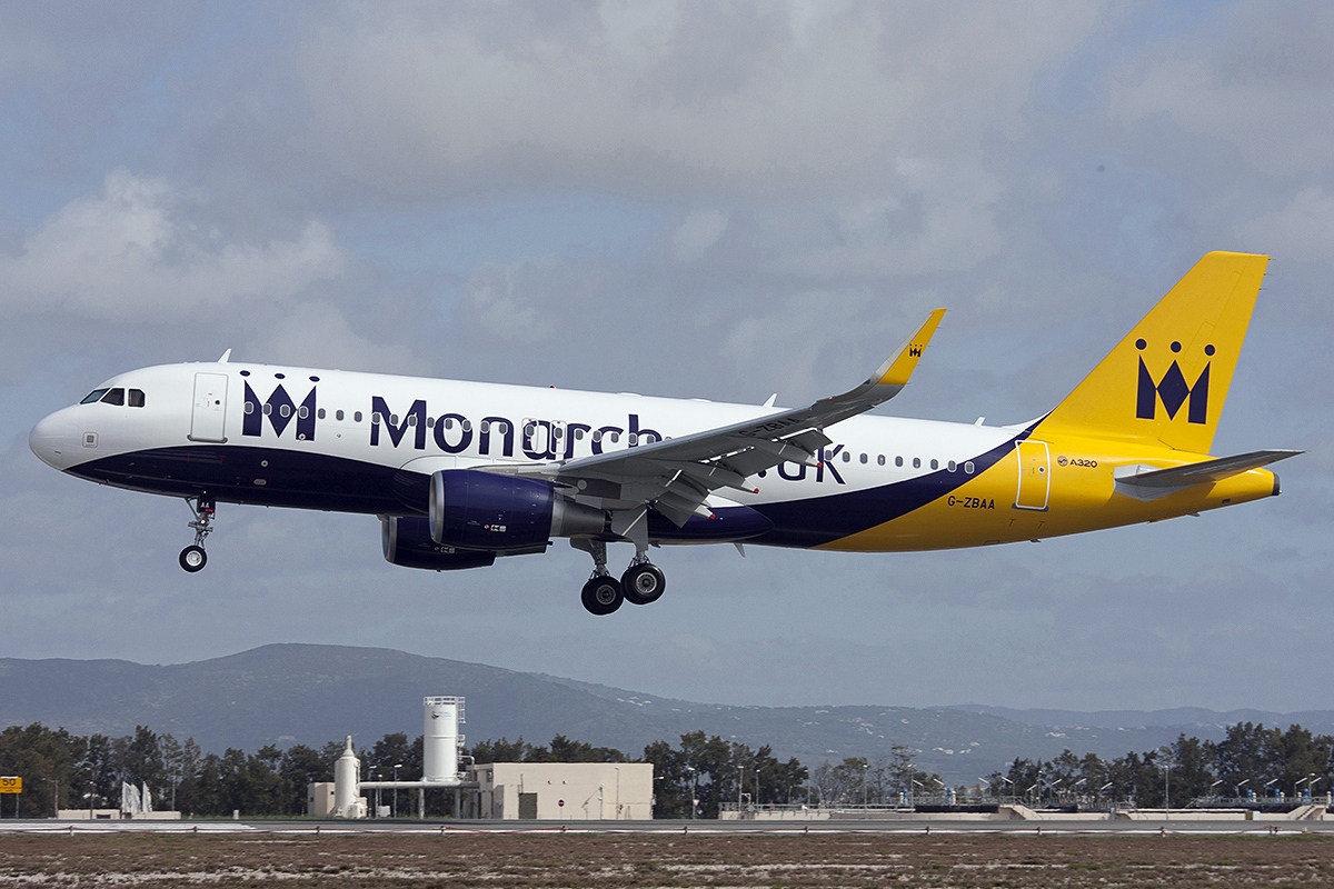 Airbus_A320-214,_Monarch_Airlines_JP7586647