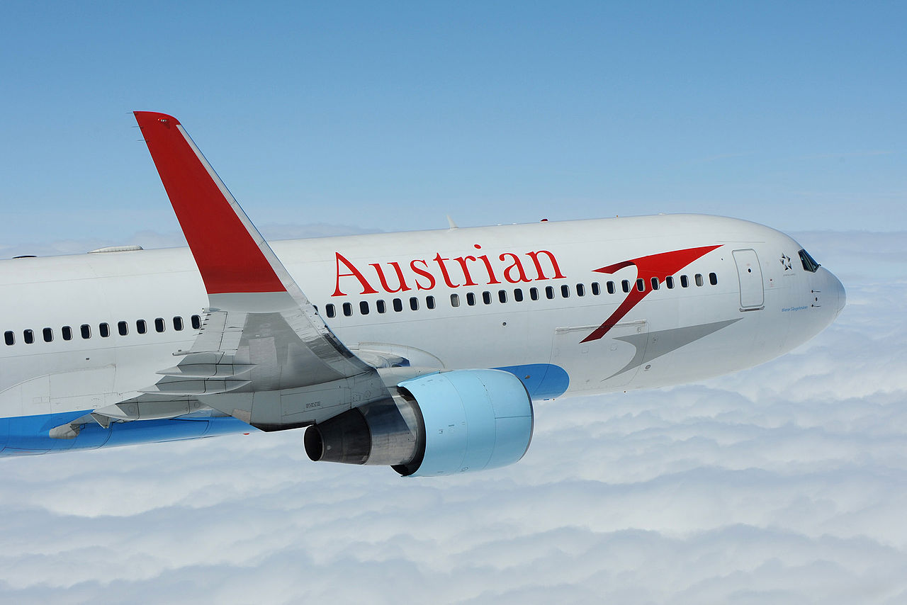Boeing_767-300ER_of_Austrian_Airlines