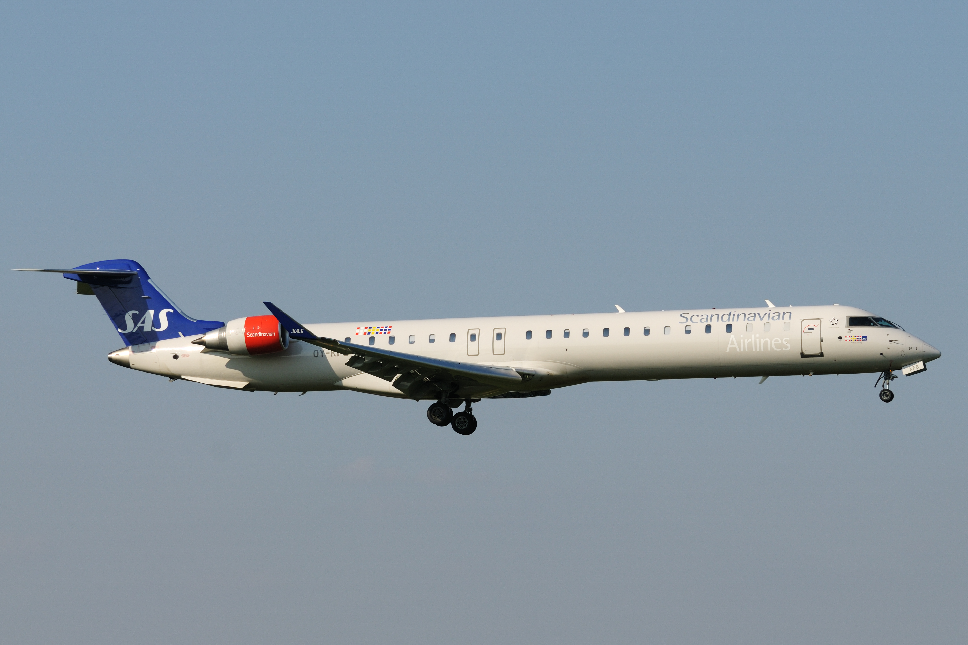 Bombardier_CRJ-900_OY-KFB_SAS_-_Scandinavian_Airlines