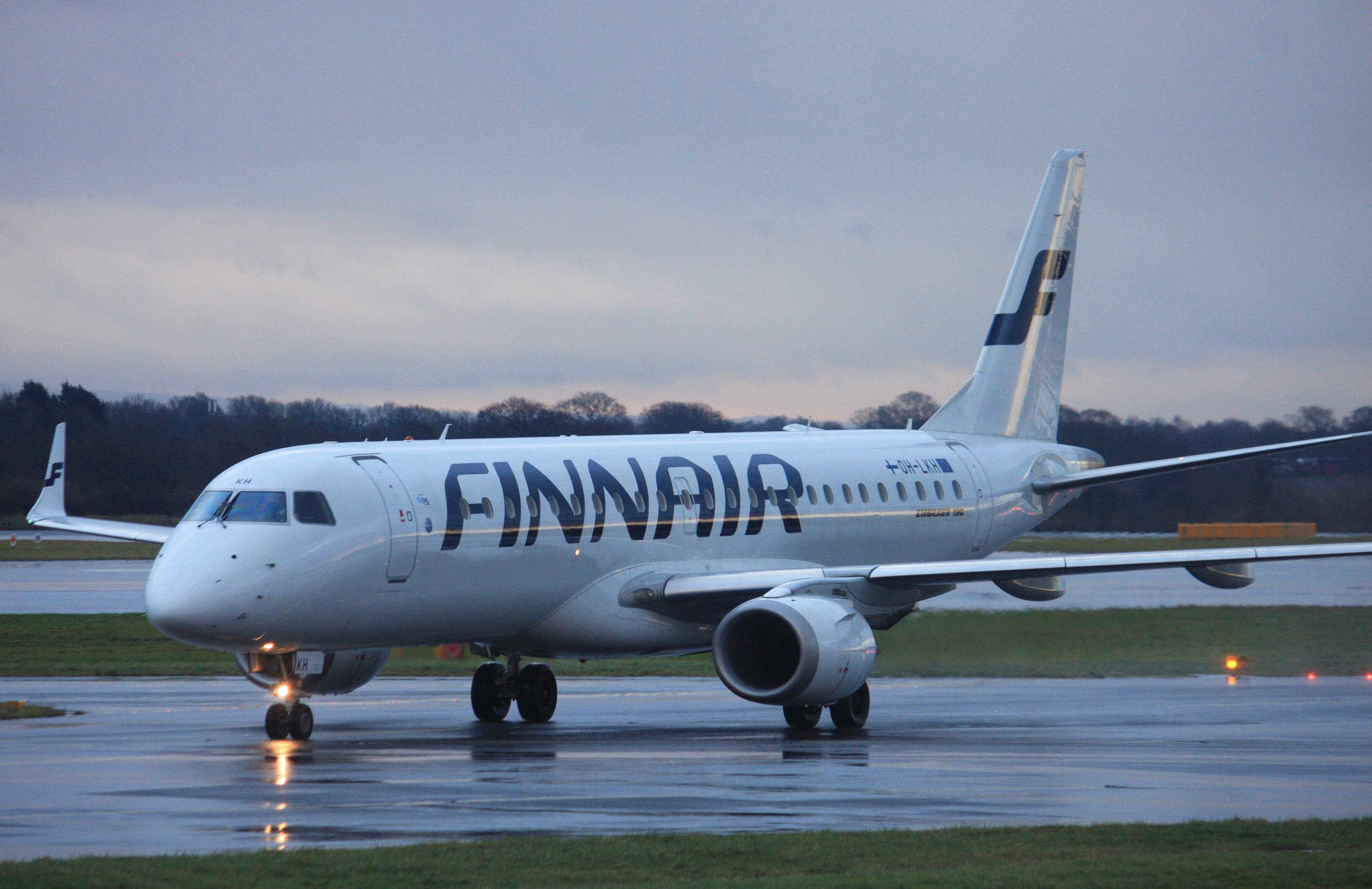 OH-LKH_Embraer_ERJ-190-100LR_190LR_(cn_19000086)_Finnair._(12007183666)
