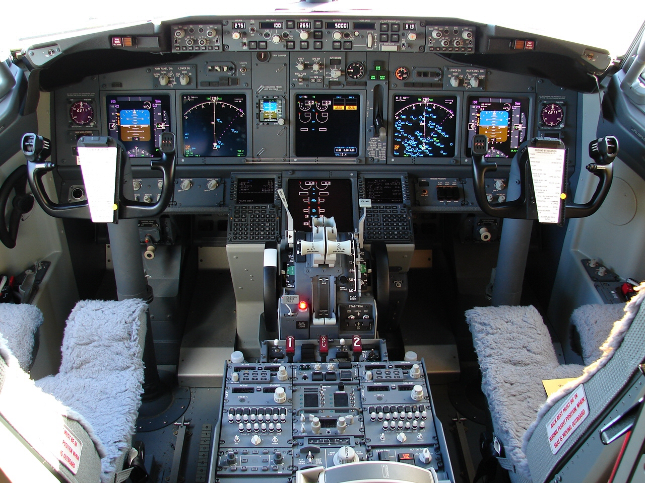 B738COCKPIT