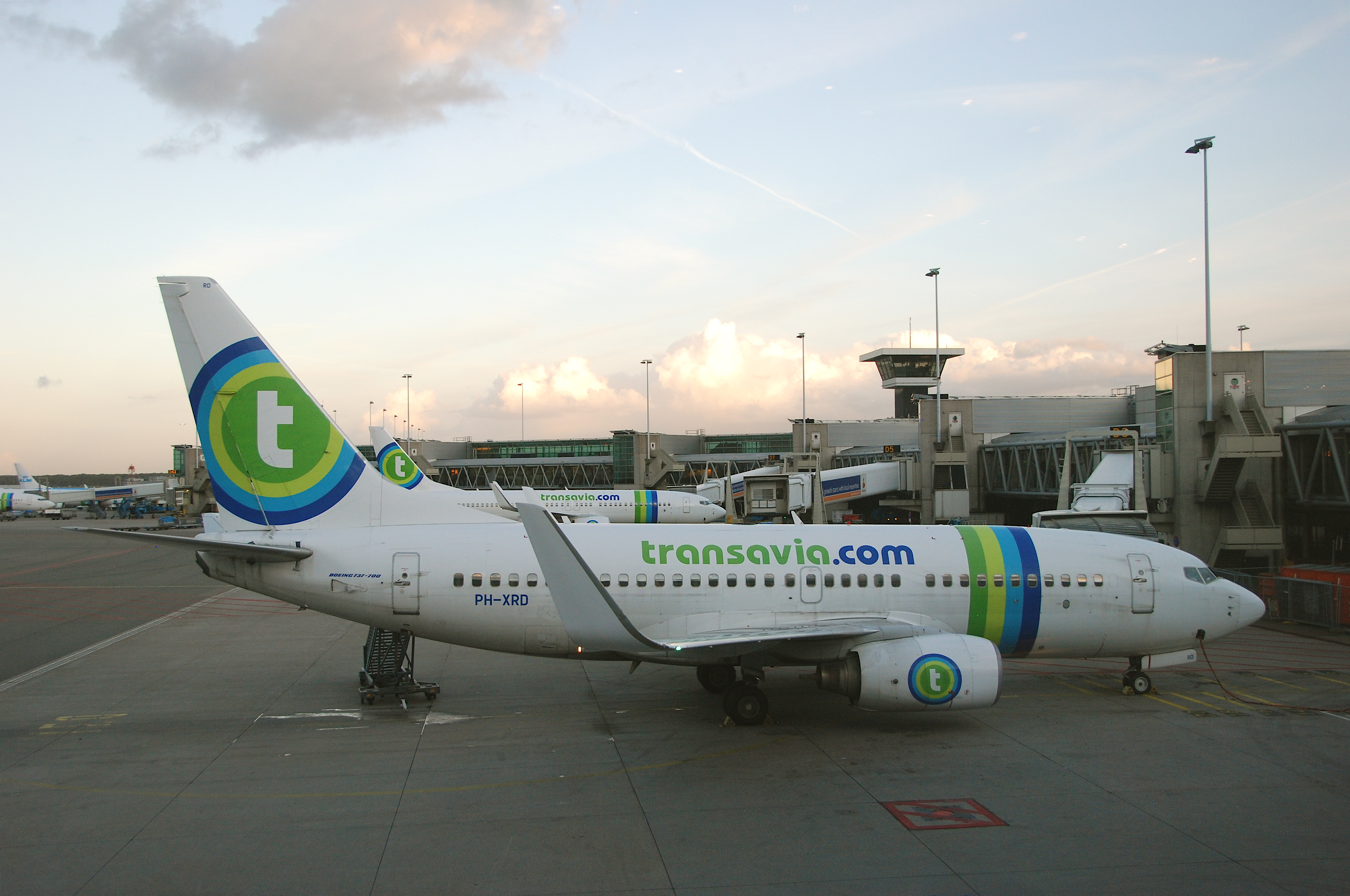 Transavia_Boeing_737-700;_PH-XRD@AMS;18.10.2011_627dm_(6389506093)