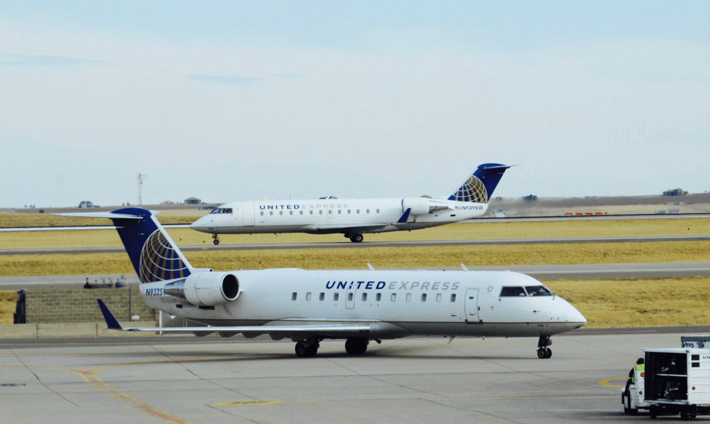 United_Express_CRJ_200