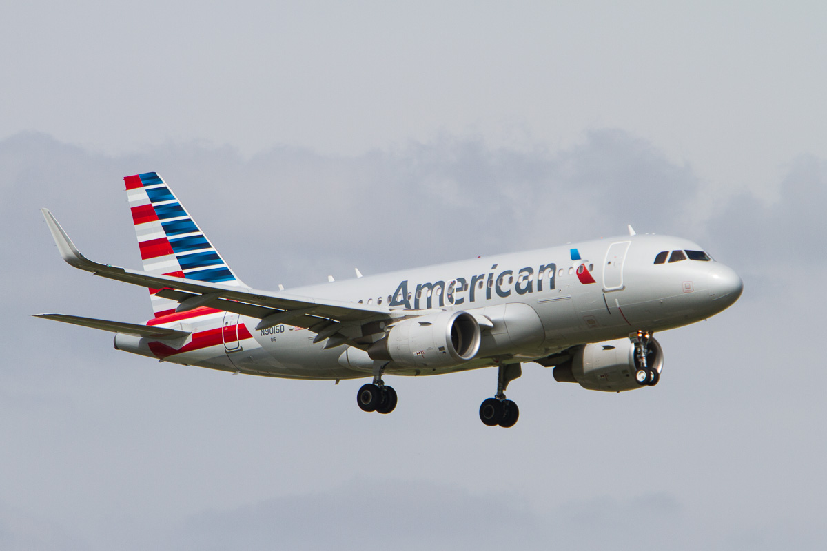 American_Airlines_Airbus_319_N9015D_Photo_151_(13836951084)