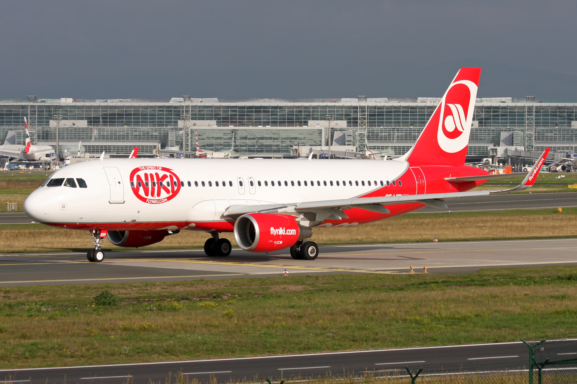 Niki_(Air_Berlin)_Airbus_A320-214_OE-LER_(21384304560)