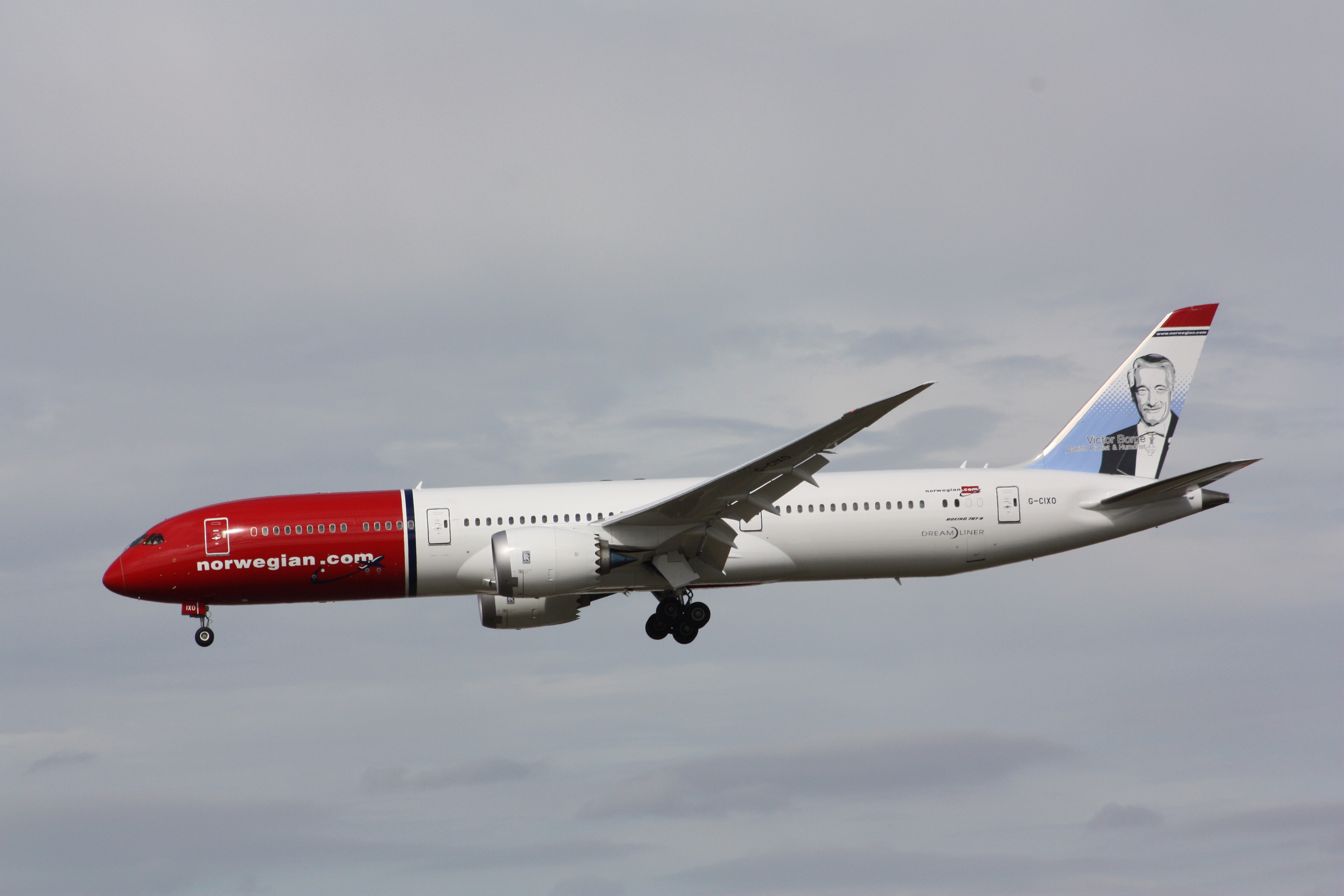 Norwegian_Air_UK_(Victor_Borge_livery),_Boeing_787-9,_G-CIXO