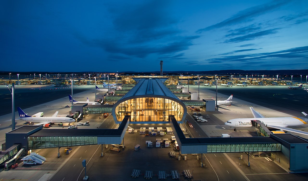 1280px-Oslo_Airport_terminal_night_view