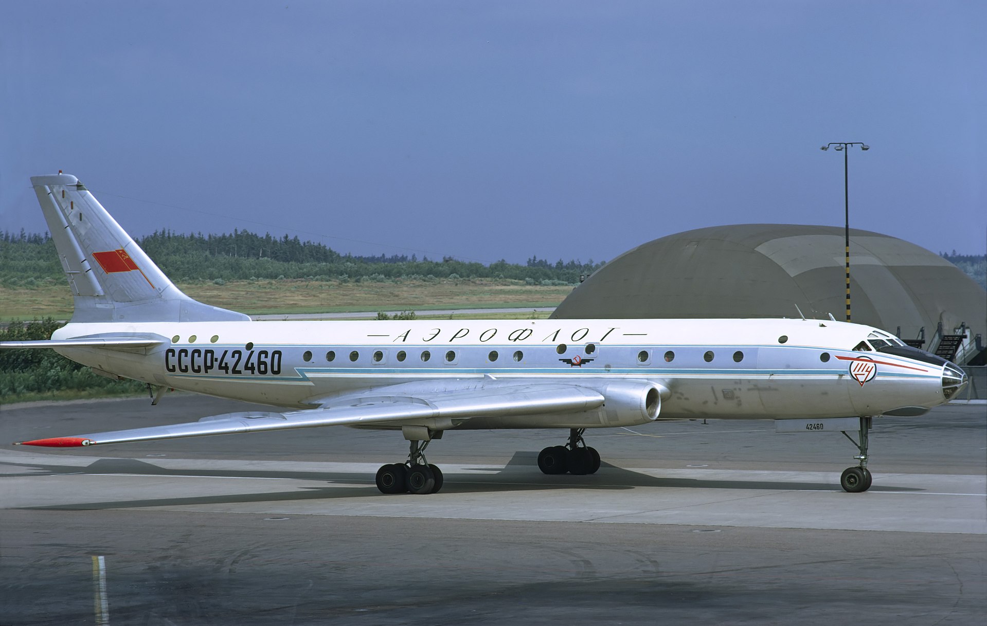 1920px-Aeroflot_Tupolev_Tu-104B_at_Arlanda,_July_1972